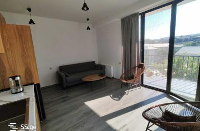 იყიდება ახალი გარემონტებული 2 ოთახიანი ბინა