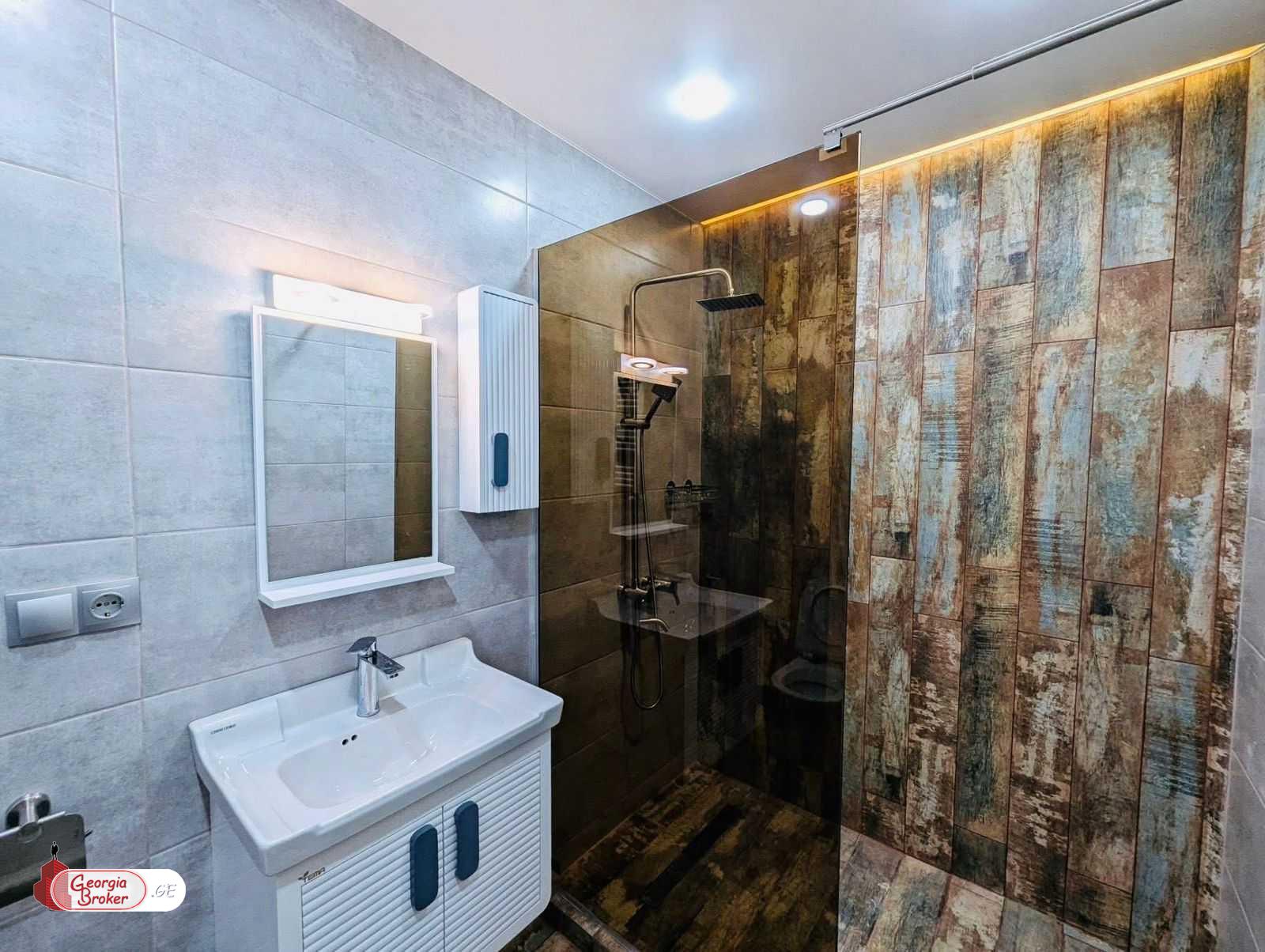 იყიდება ახალი გარემონტებული 3 ოთახიანი ბინა