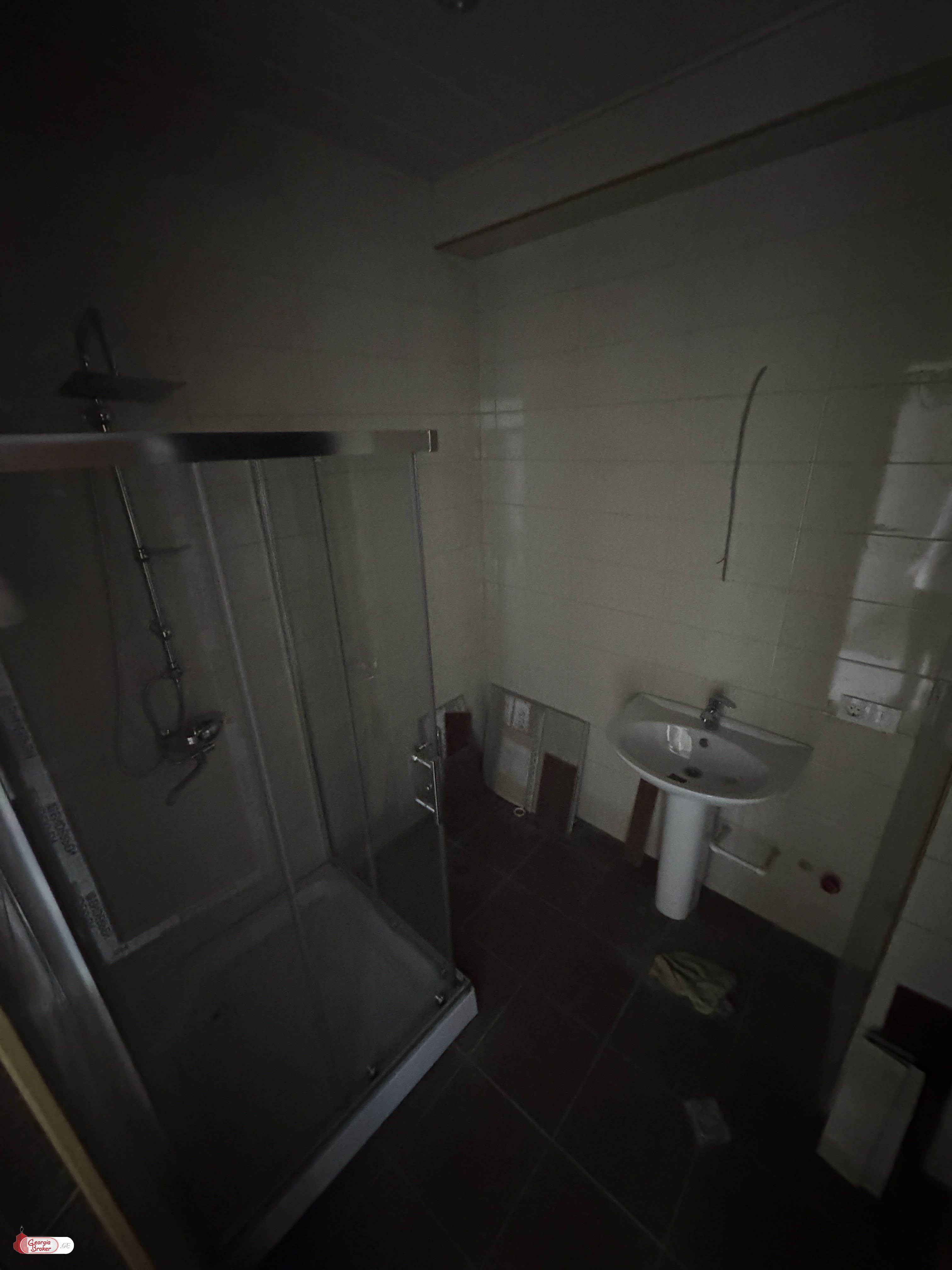 იყიდება ახალი გარემონტებული 3 ოთახიანი ბინა