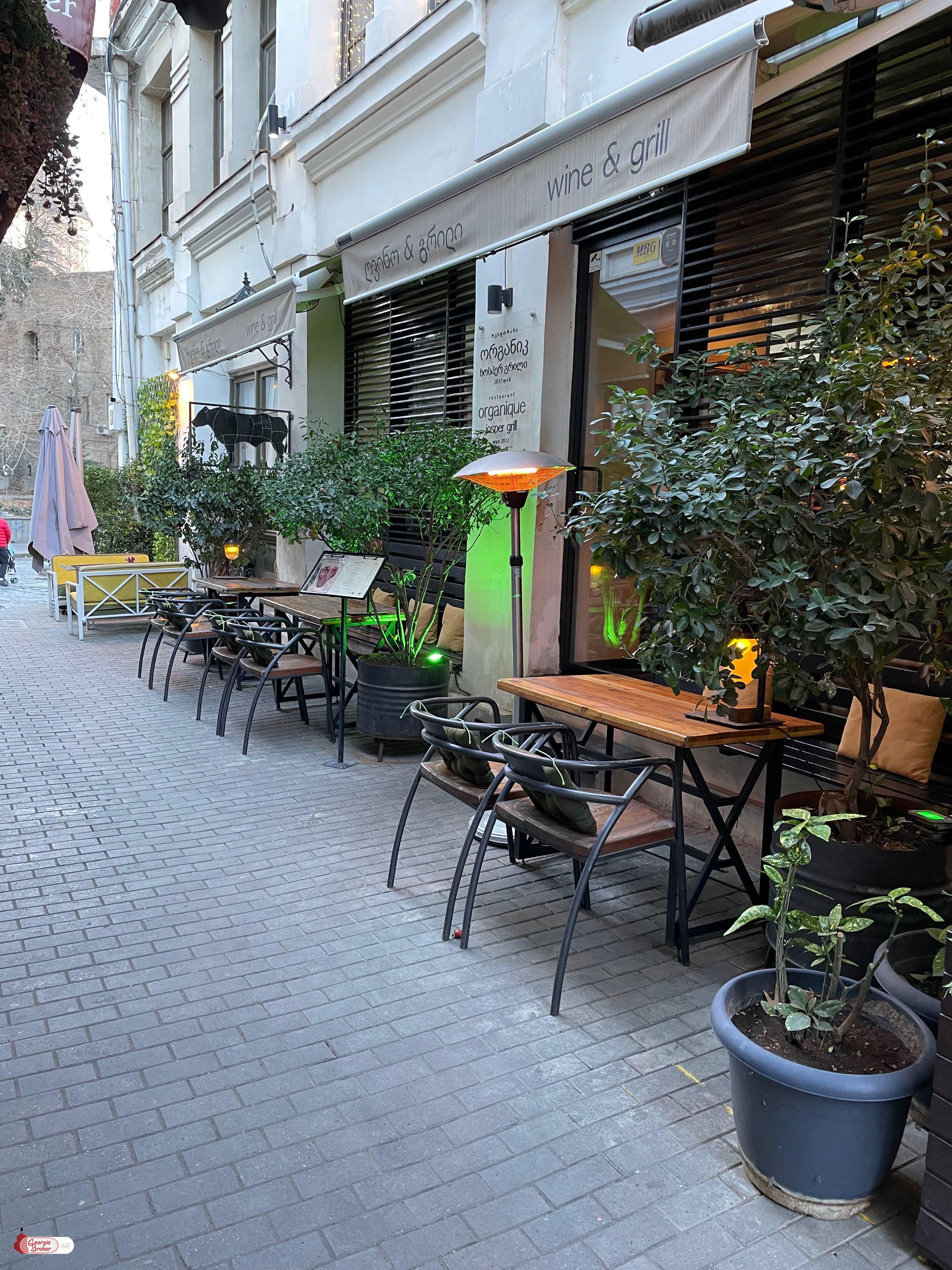 იყიდება ახალი გარემონტებული კვების ობიექტი