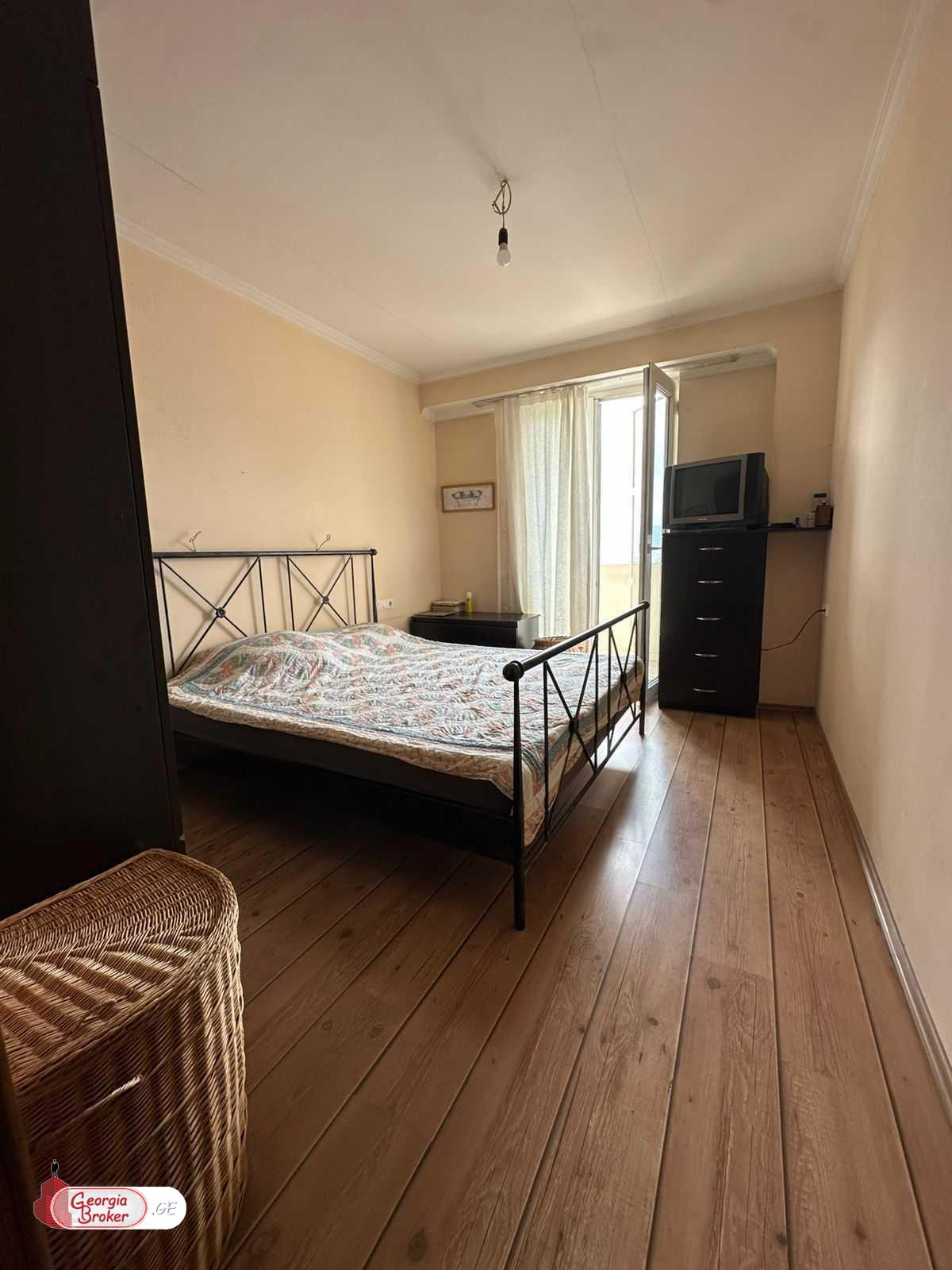 იყიდება ახალი გარემონტებული 4 ოთახიანი ბინა