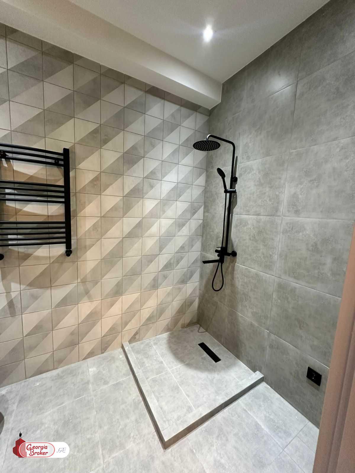 продается квартира с новым ремонтом 2-комнаты