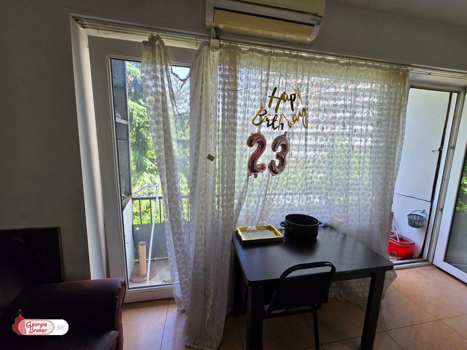 იყიდება ახალი გარემონტებული 4 ოთახიანი ბინა