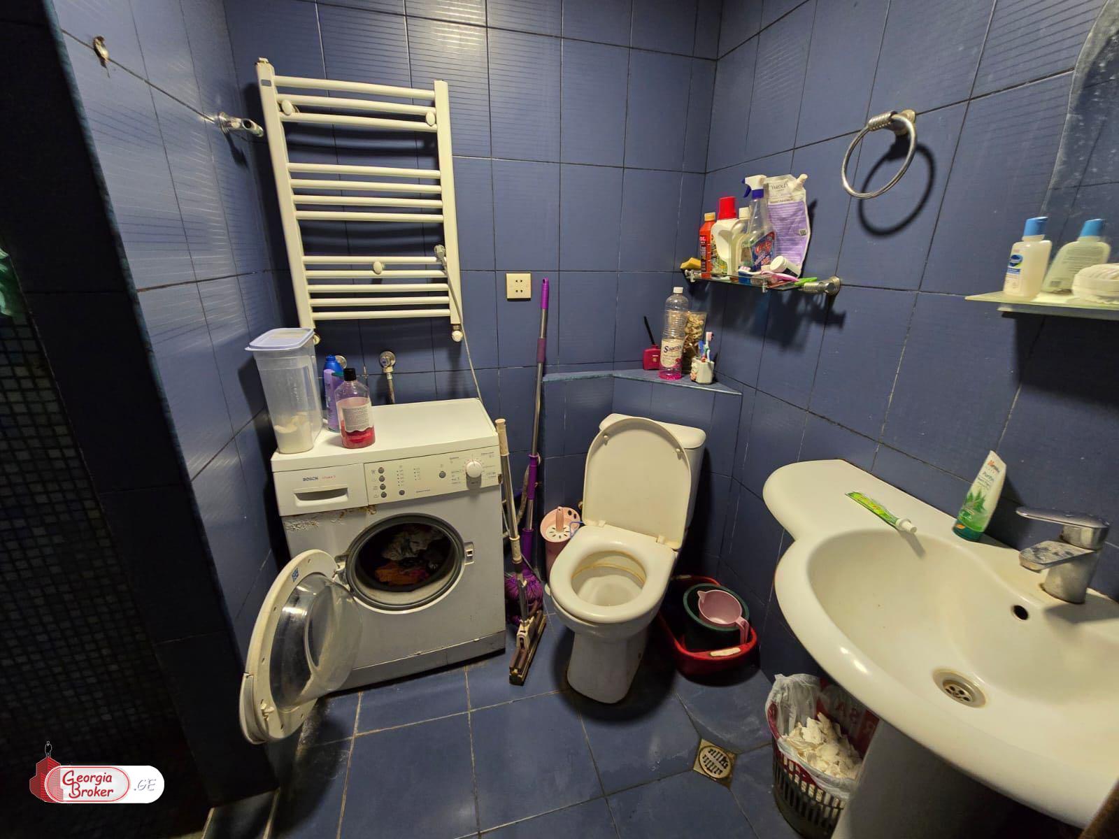 იყიდება ახალი გარემონტებული 4 ოთახიანი ბინა