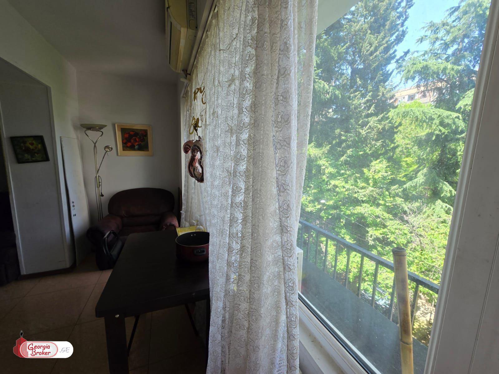 იყიდება ახალი გარემონტებული 4 ოთახიანი ბინა