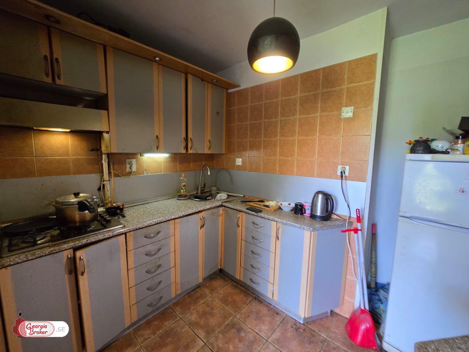 იყიდება ახალი გარემონტებული 4 ოთახიანი ბინა