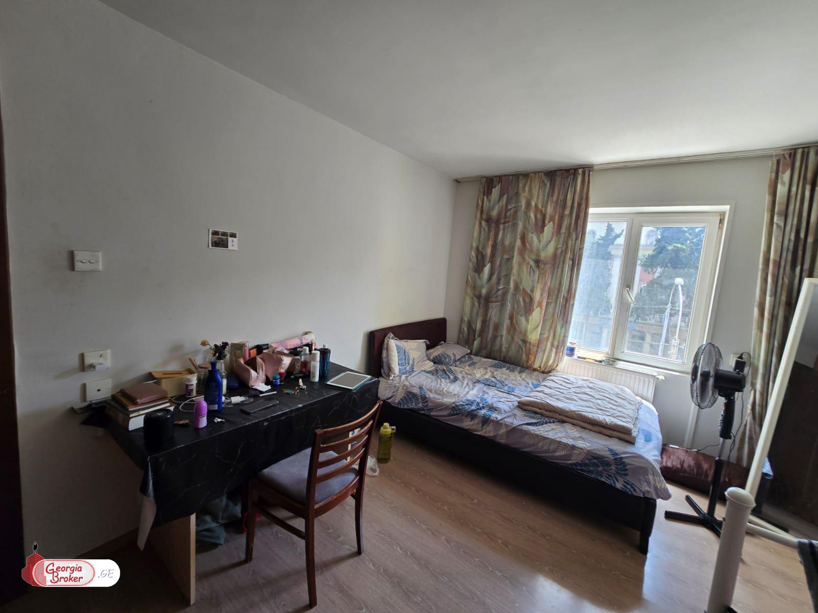 იყიდება ახალი გარემონტებული 4 ოთახიანი ბინა