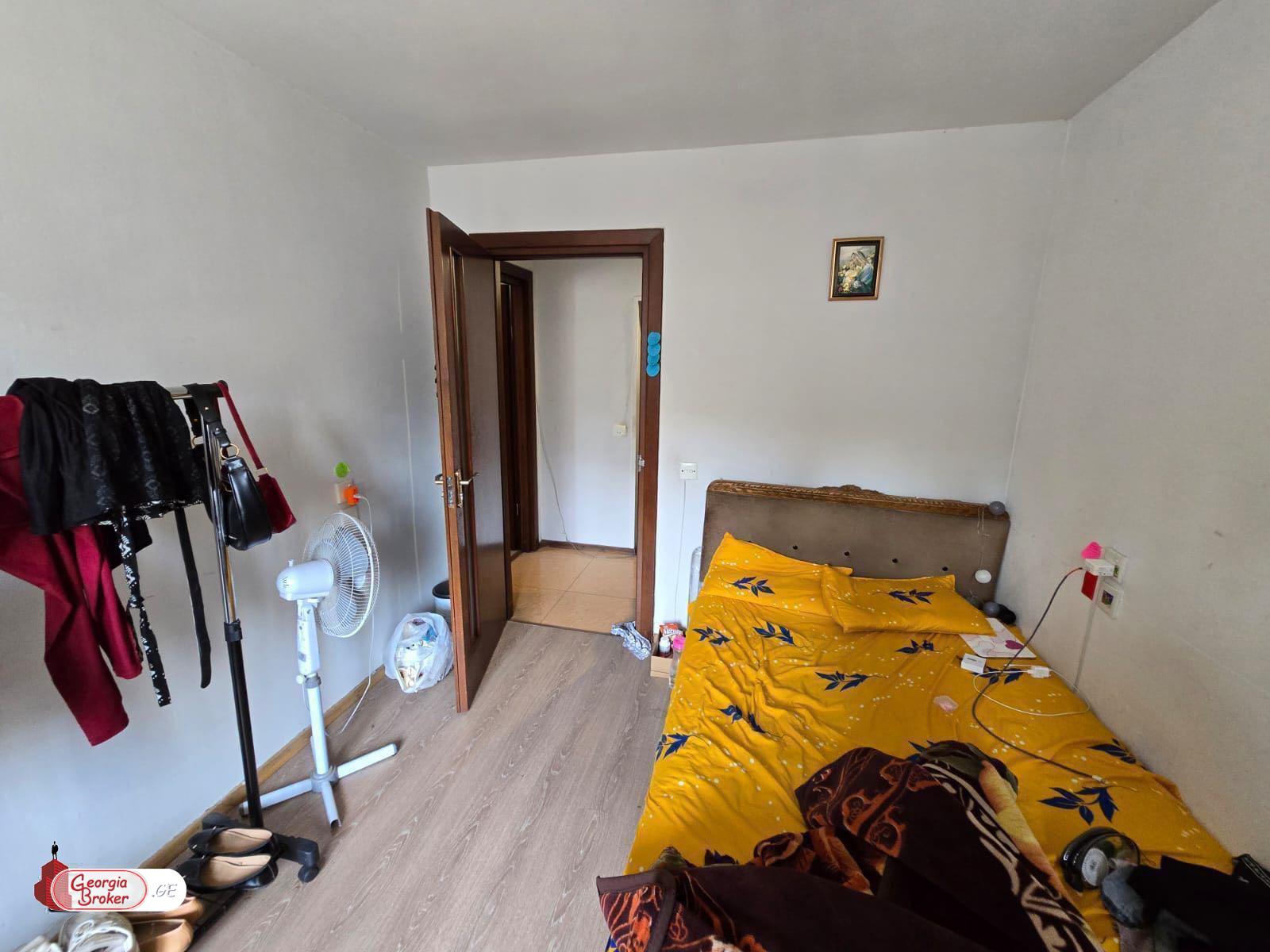 იყიდება ახალი გარემონტებული 4 ოთახიანი ბინა