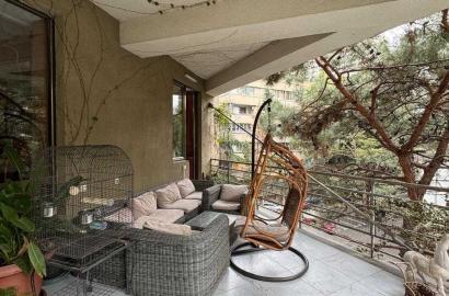 იყიდება ახალი გარემონტებული 5 ოთახიანი ბინა