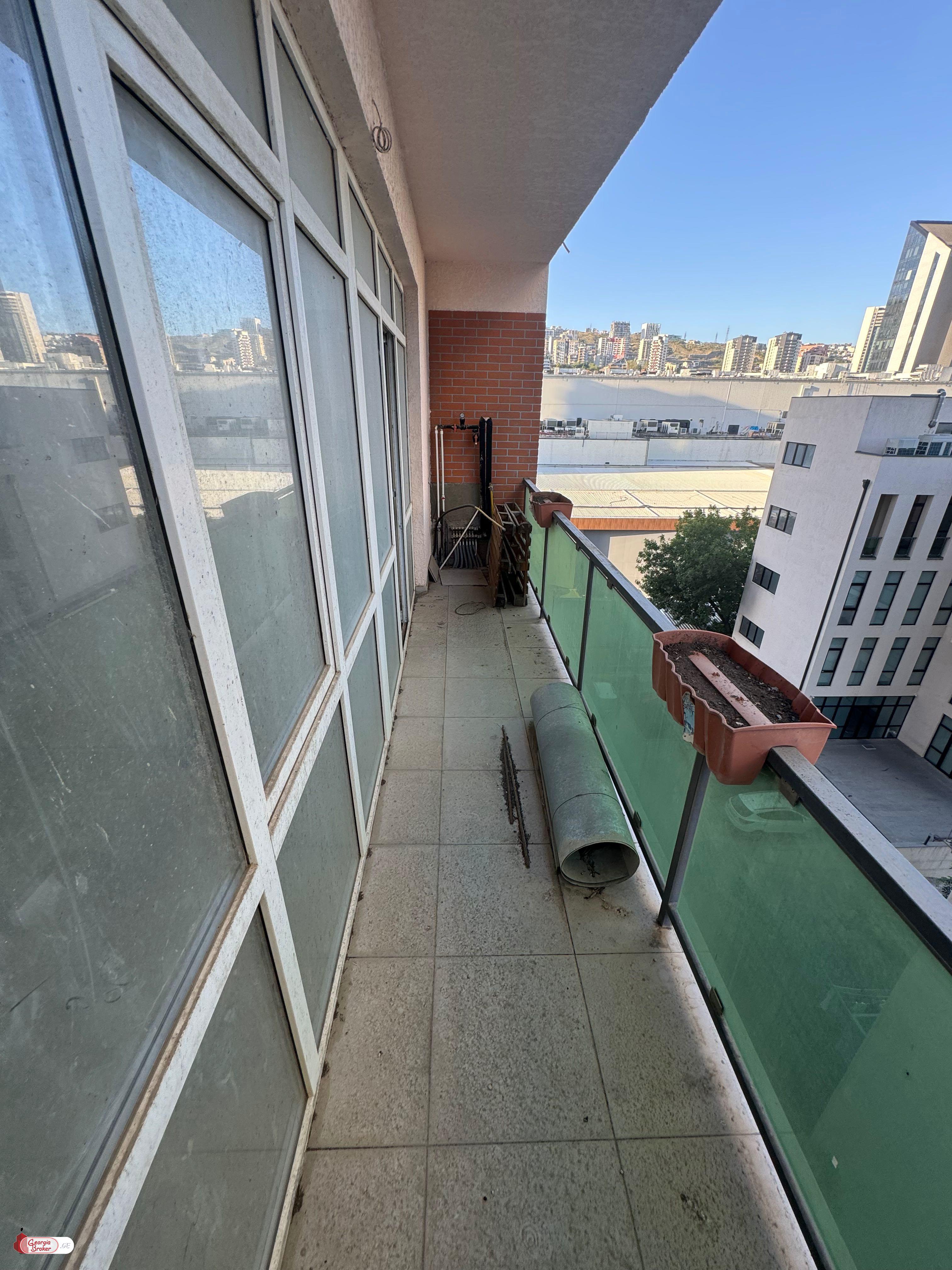 იყიდება ახალი გარემონტებული 4 ოთახიანი ბინა