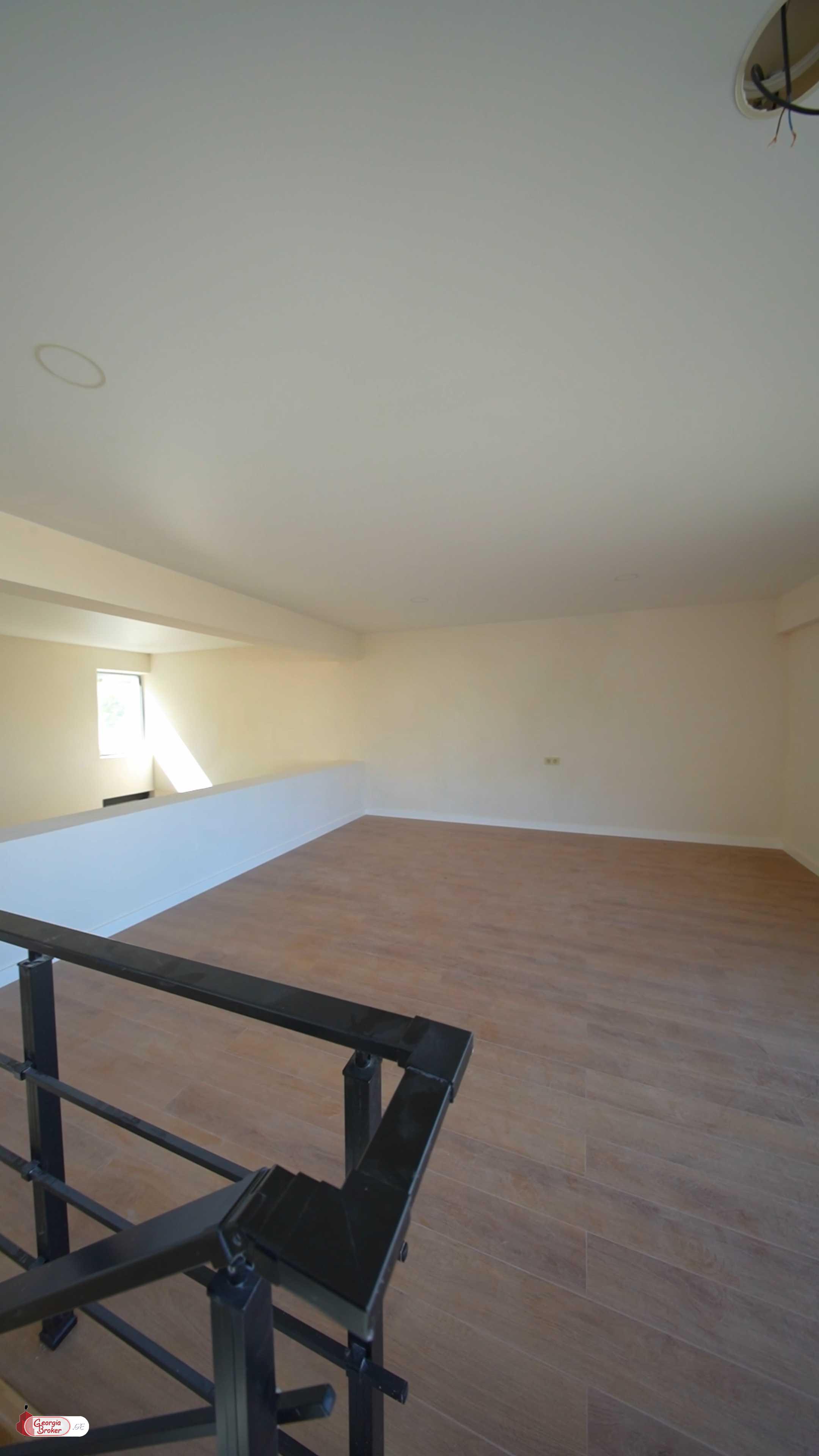 nearly repaired 5-room house for sale