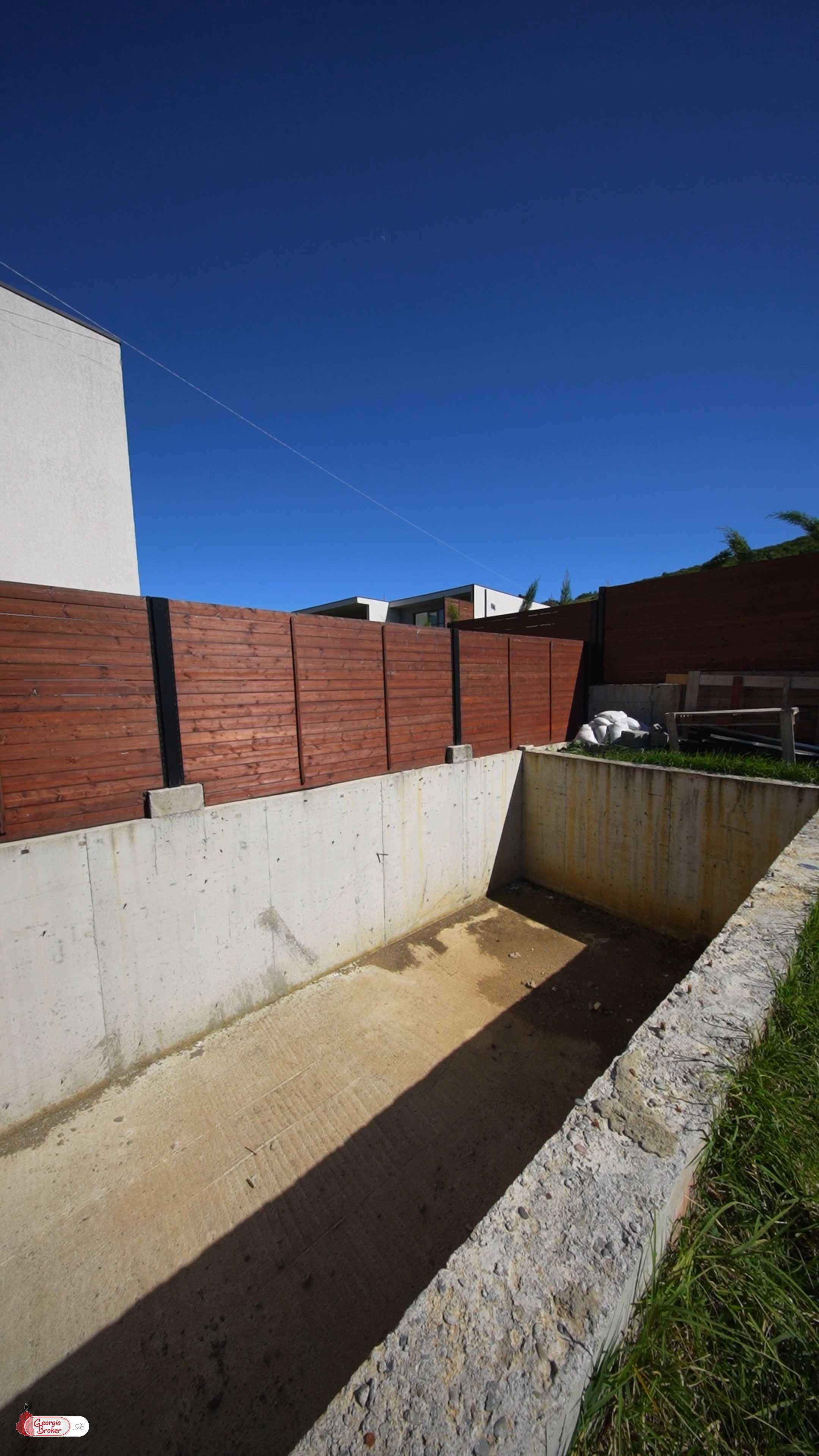 nearly repaired 5-room house for sale