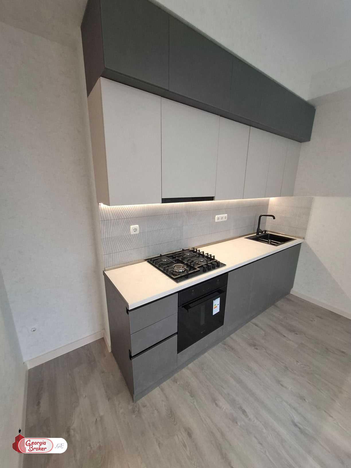 იყიდება ახალი გარემონტებული 3 ოთახიანი ბინა