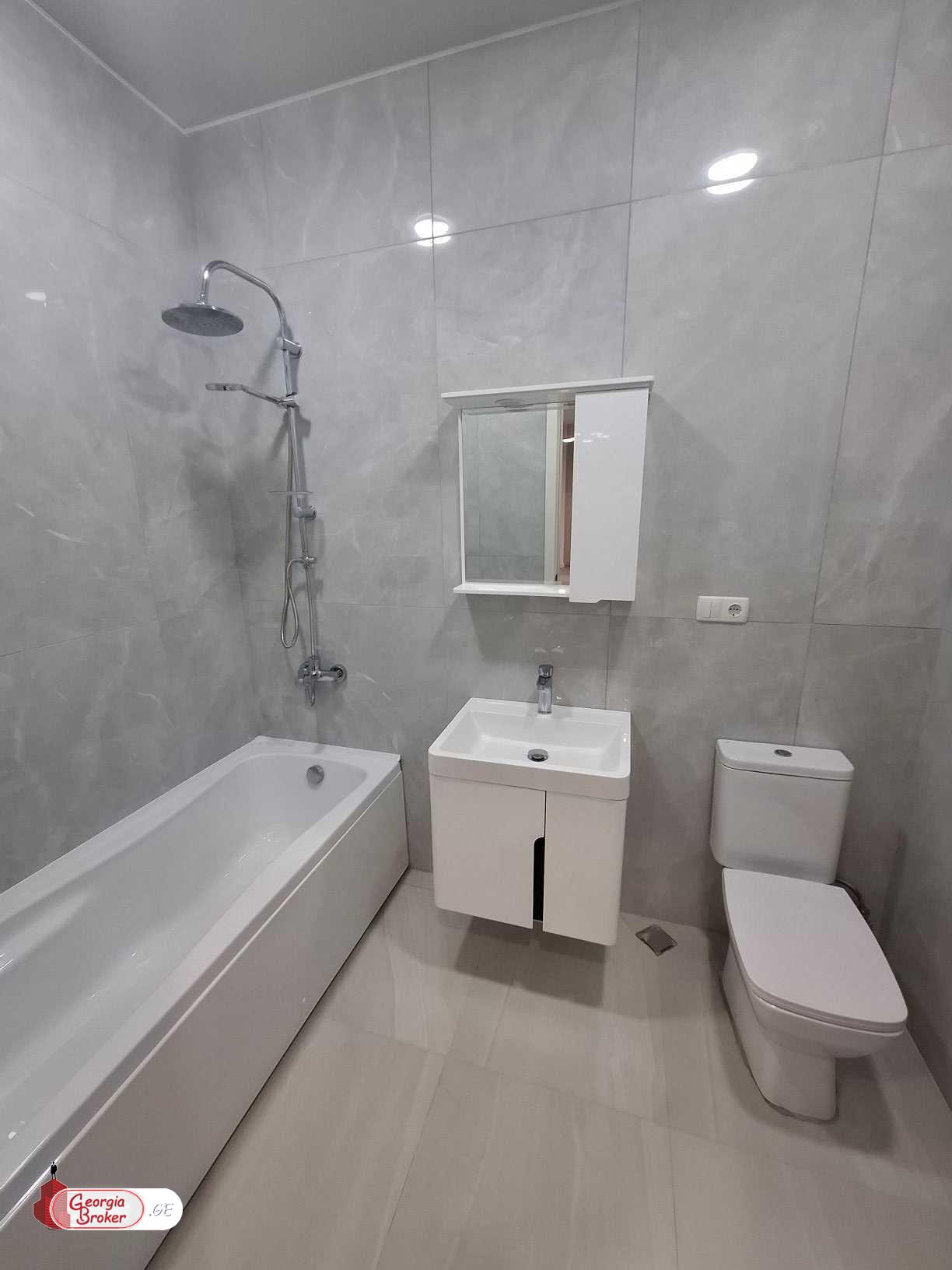 იყიდება ახალი გარემონტებული 3 ოთახიანი ბინა