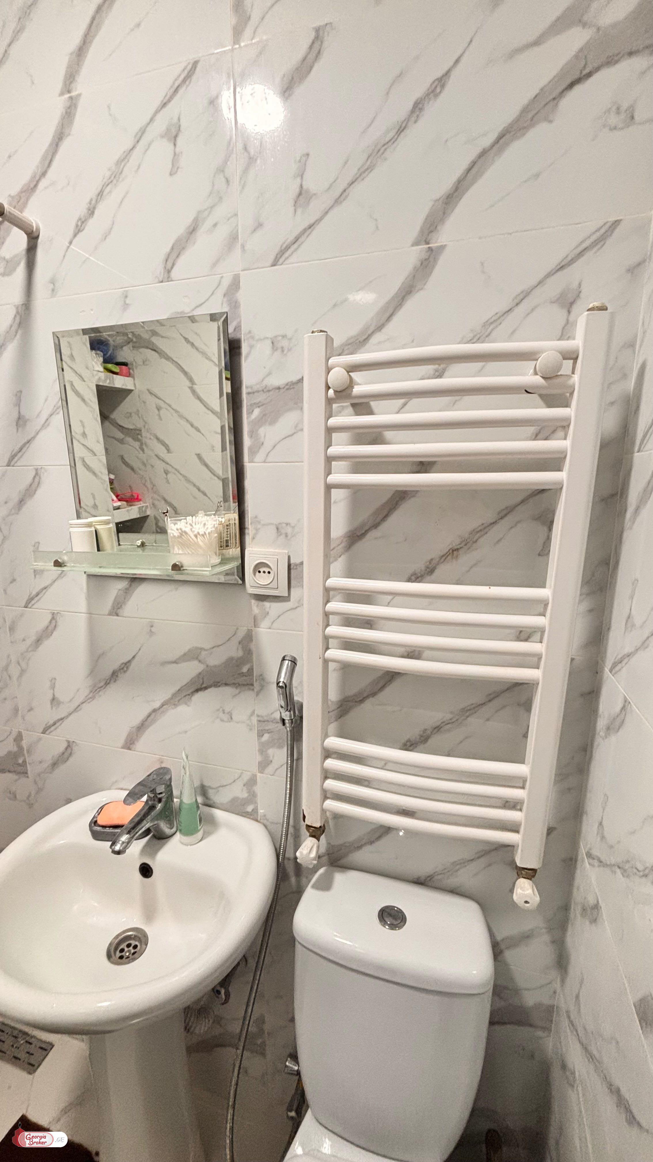 იყიდება ახალი გარემონტებული 3 ოთახიანი ბინა