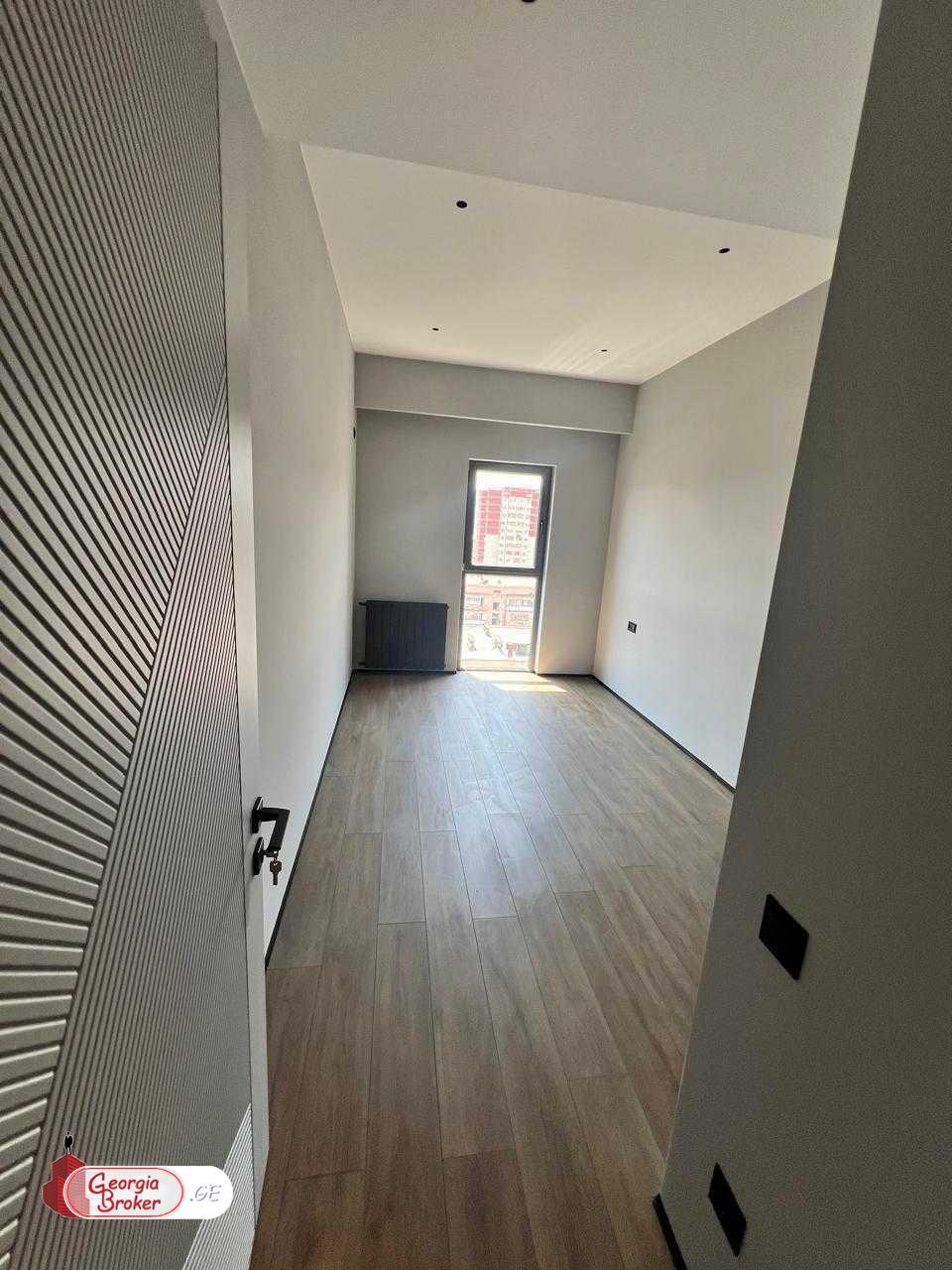 продается квартира с новым ремонтом 3-комнаты