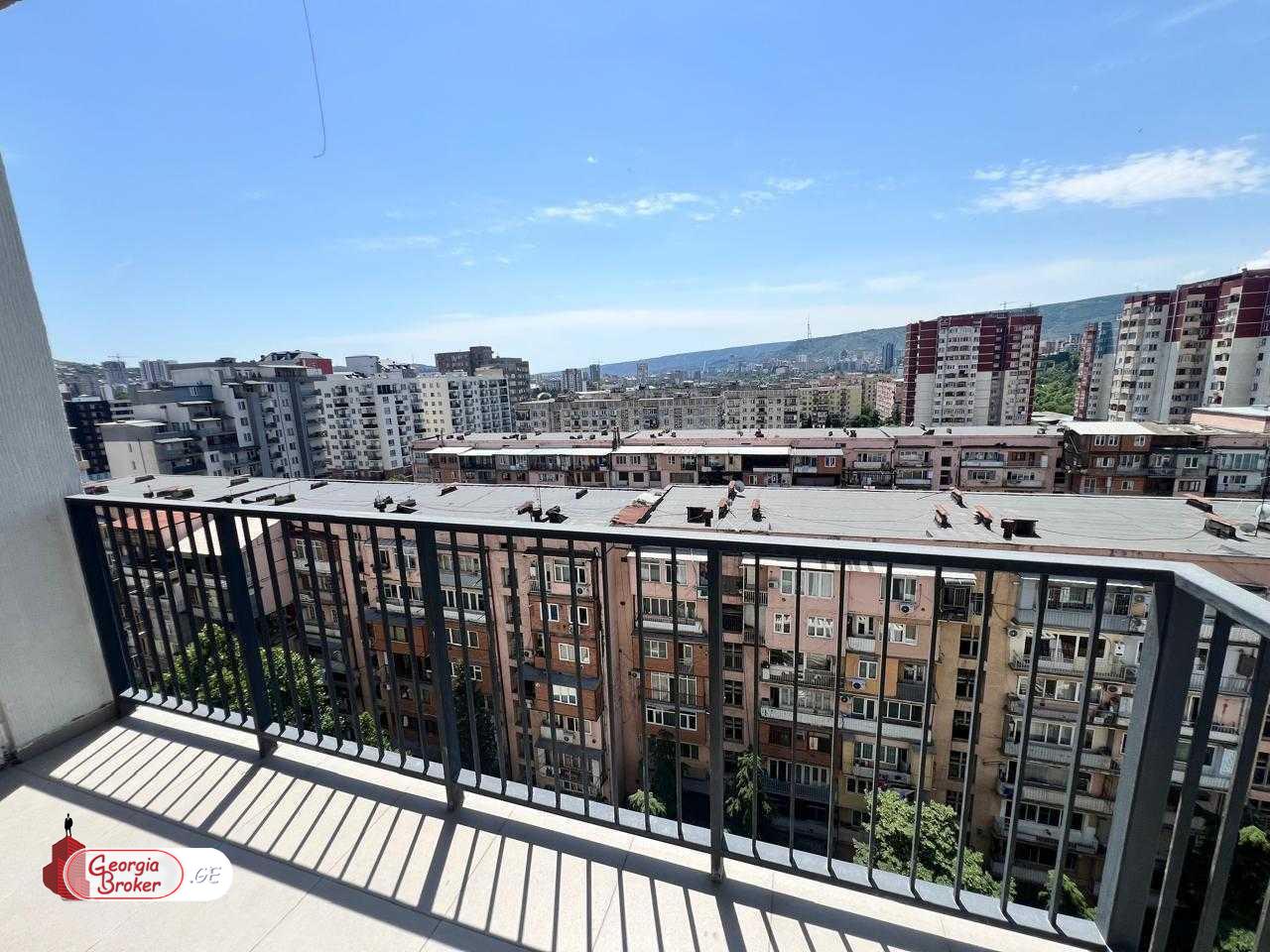 продается квартира с новым ремонтом 3-комнаты