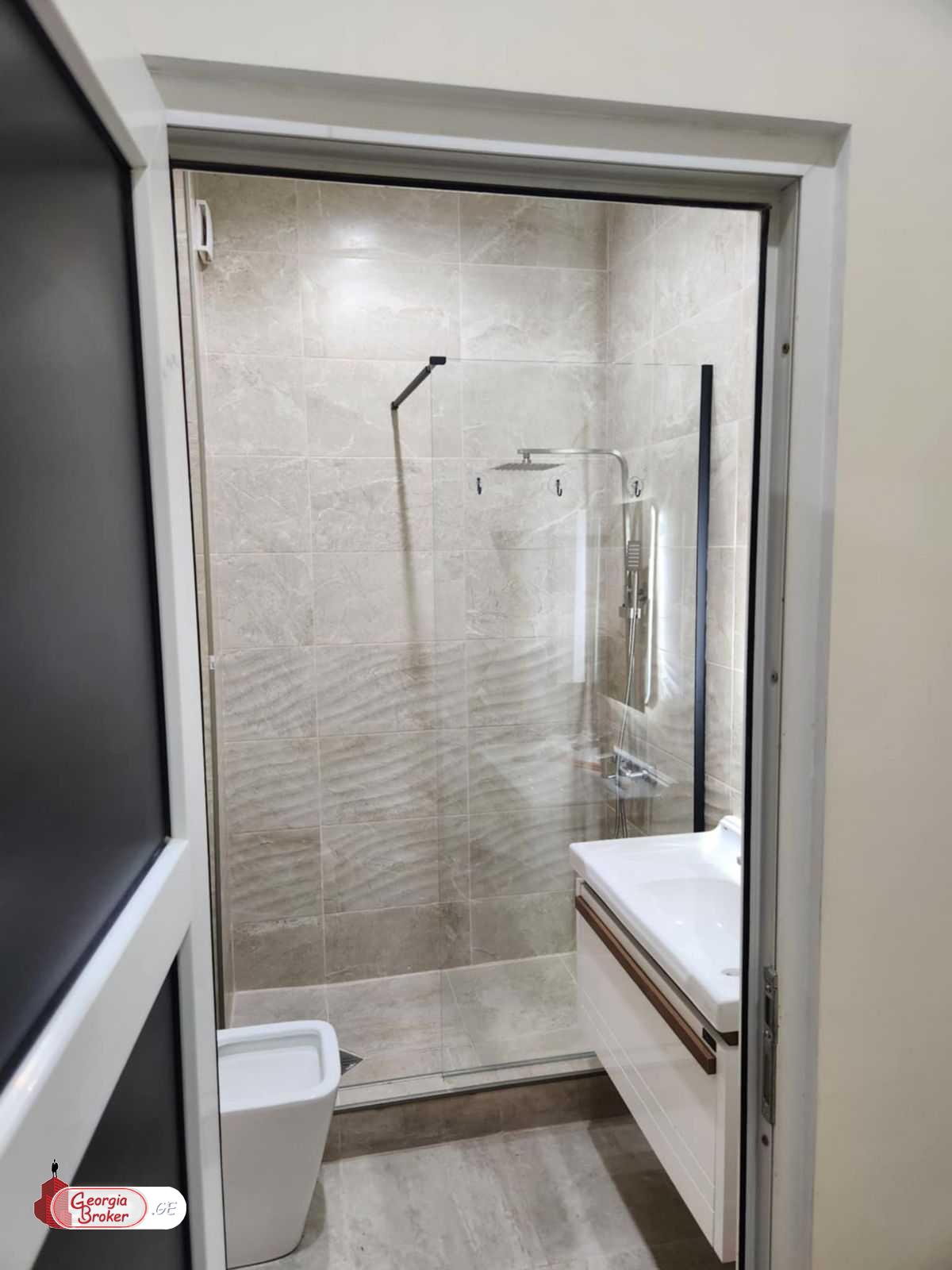 ქირავდება ახალი გარემონტებული 4 ოთახიანი ბინა