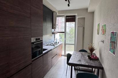 продается квартира с новым ремонтом 3-комнаты