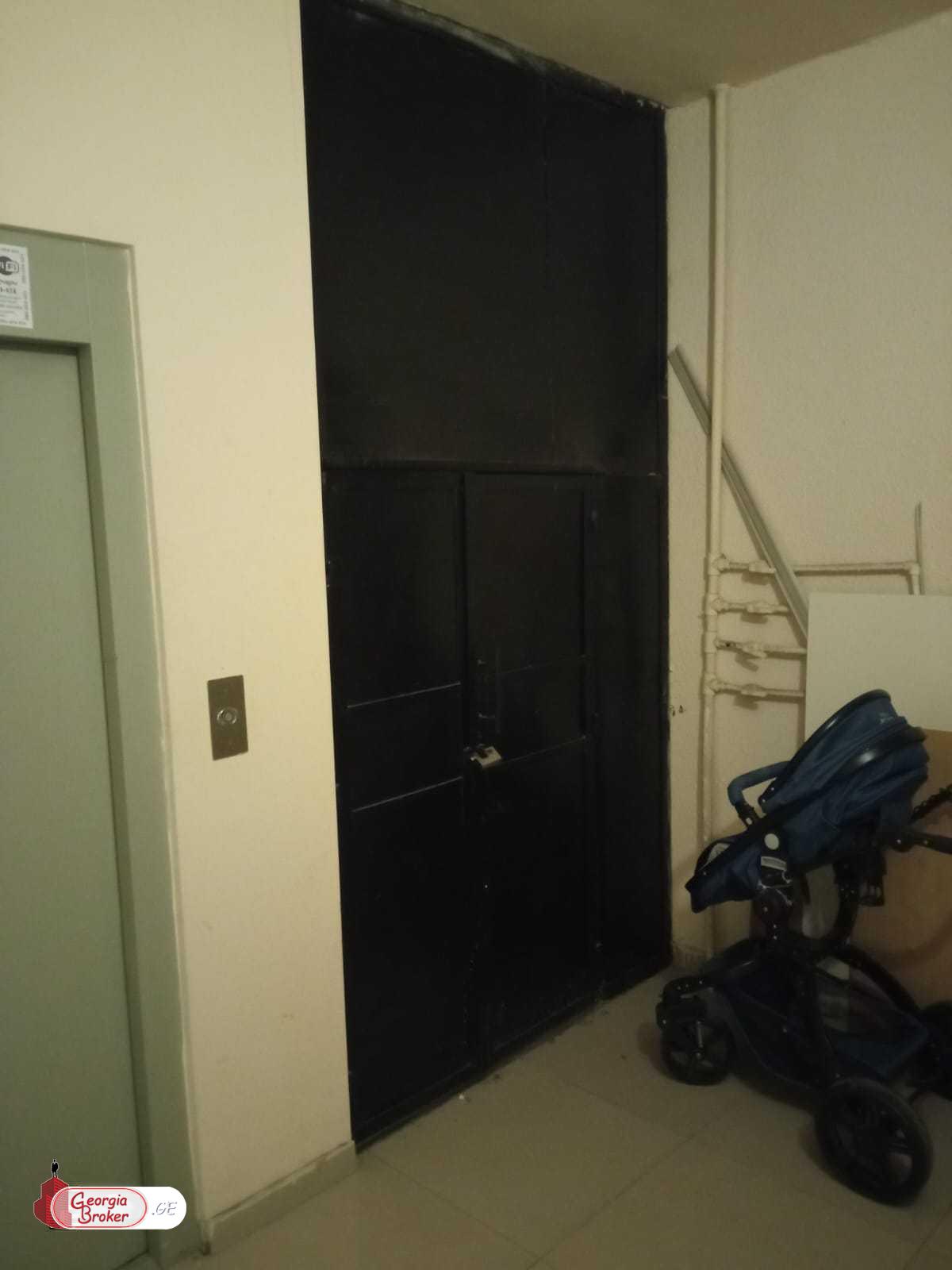 продается квартира с новым ремонтом 4-комнаты