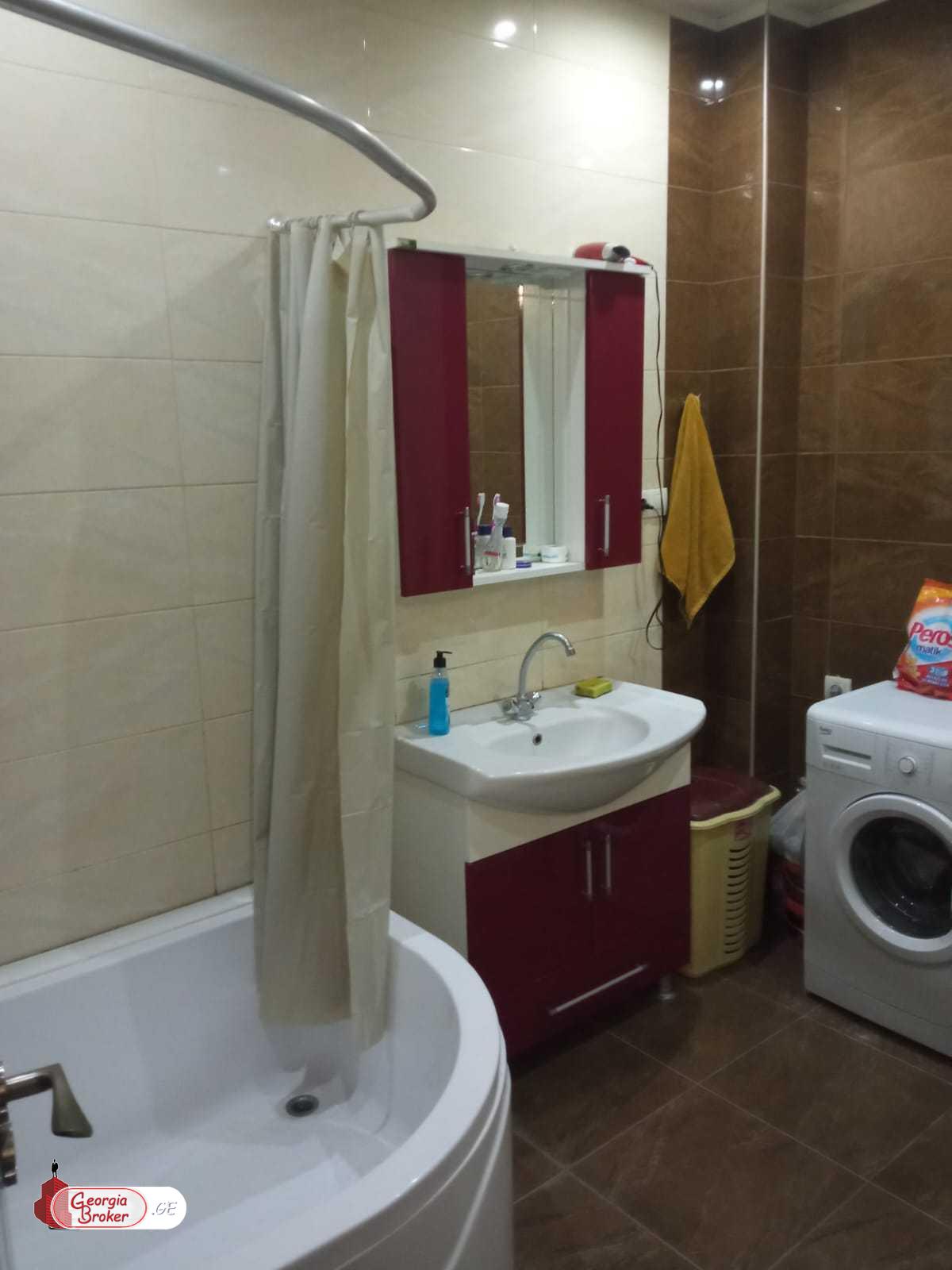 продается квартира с новым ремонтом 4-комнаты