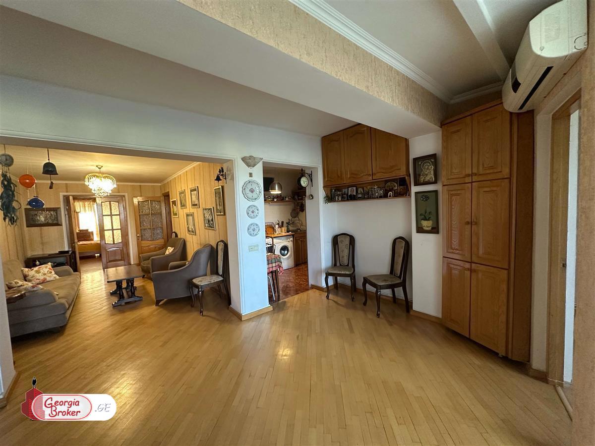 nearly repaired 3-room apartment for sale