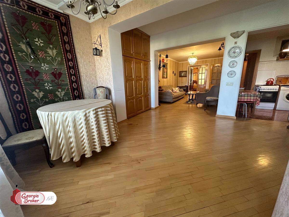 nearly repaired 3-room apartment for sale