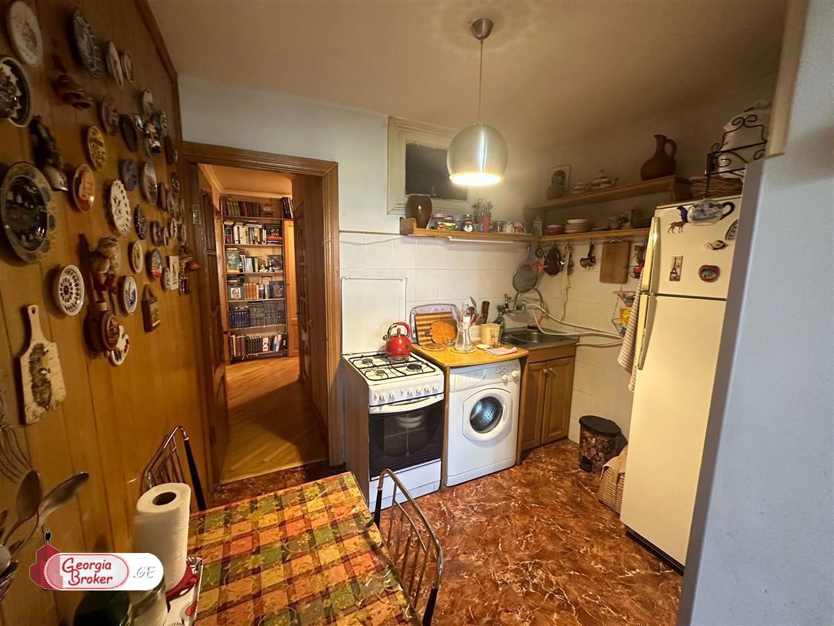 nearly repaired 3-room apartment for sale