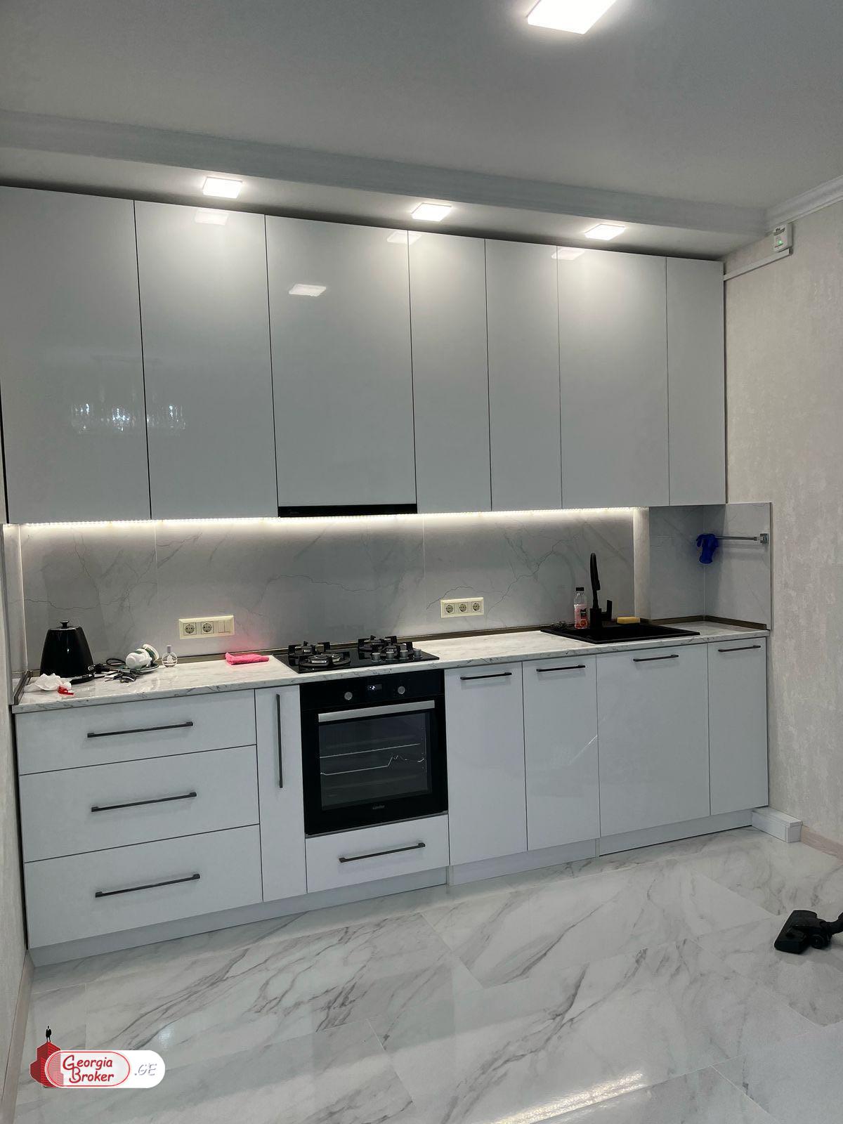 იყიდება ახალი გარემონტებული 2 ოთახიანი ბინა