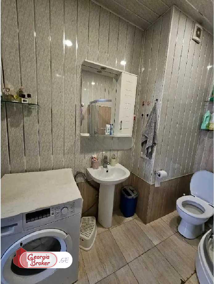 იყიდება ახალი გარემონტებული 2 ოთახიანი ბინა
