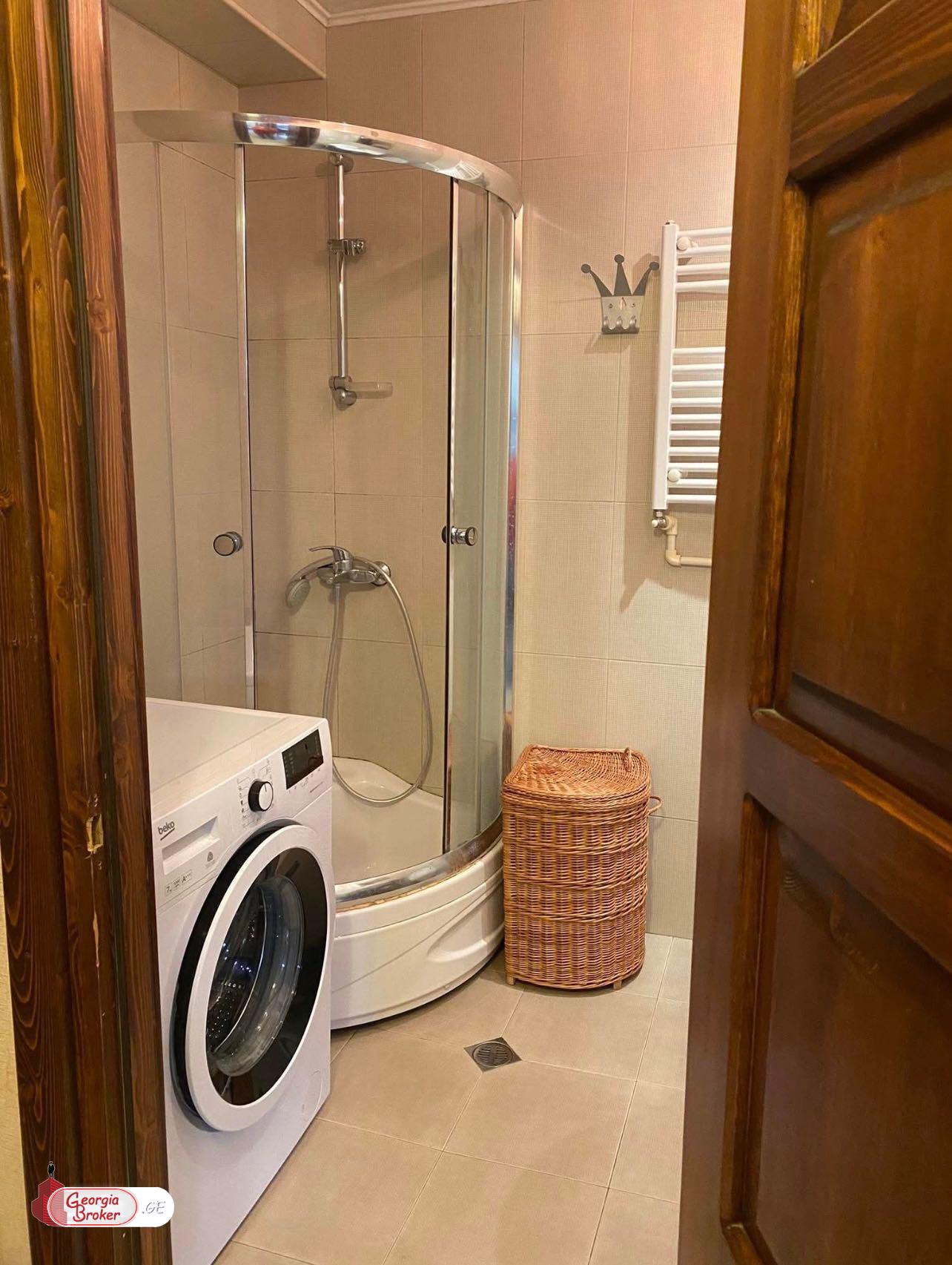 იყიდება ახალი გარემონტებული 2 ოთახიანი ბინა