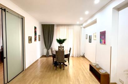 იყიდება ახალი გარემონტებული 4 ოთახიანი ბინა