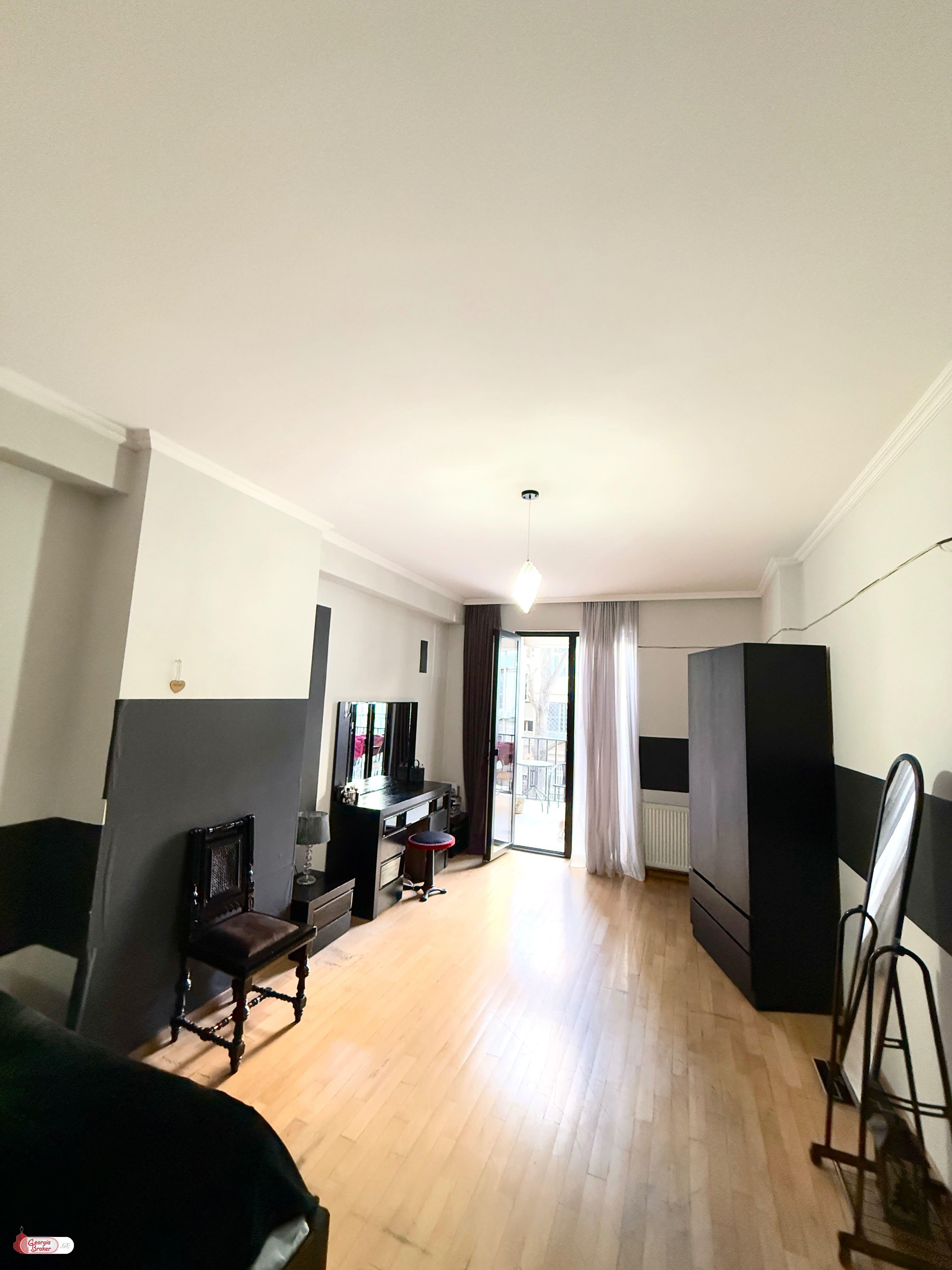 იყიდება ახალი გარემონტებული 4 ოთახიანი ბინა