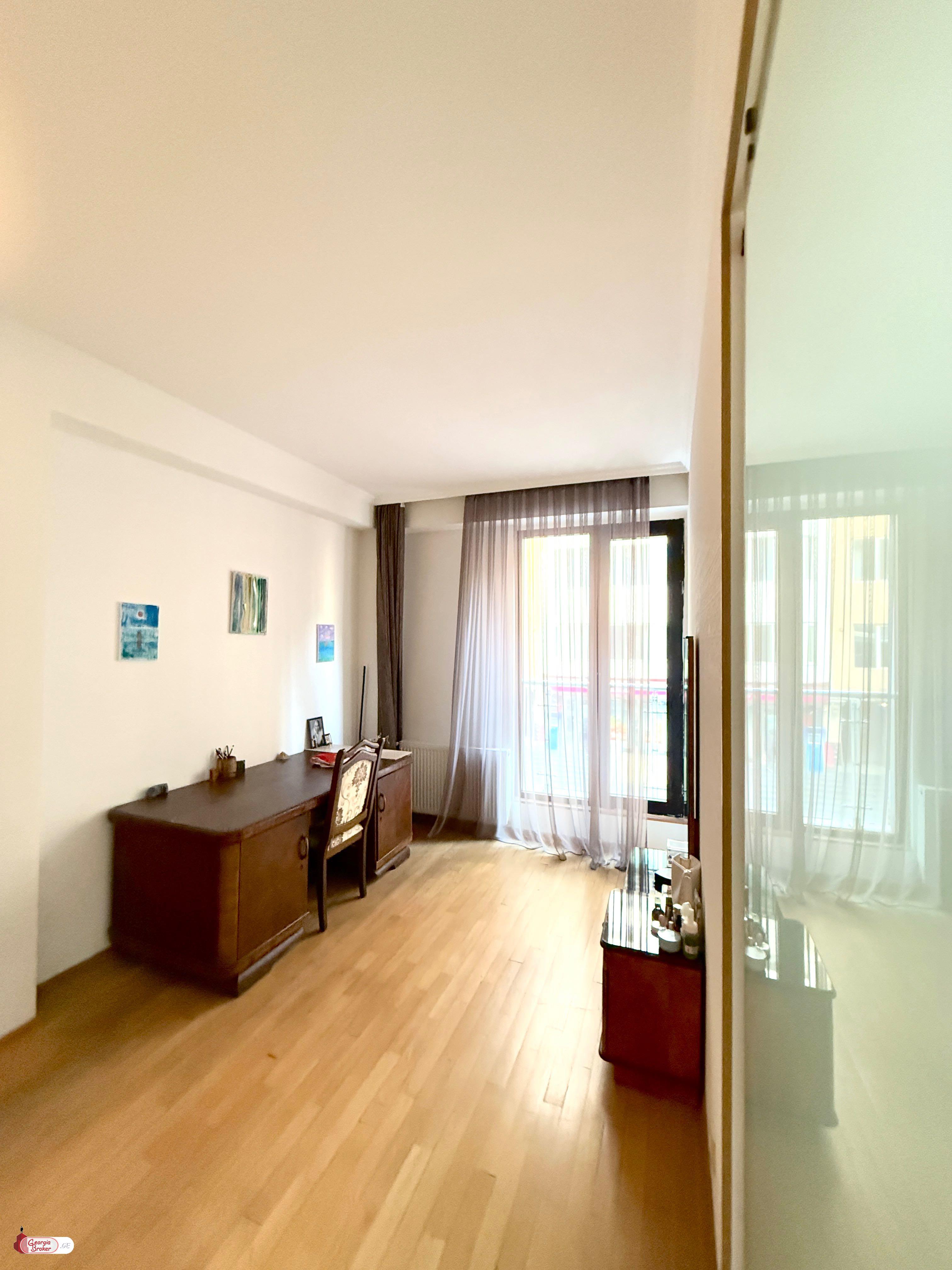 იყიდება ახალი გარემონტებული 4 ოთახიანი ბინა