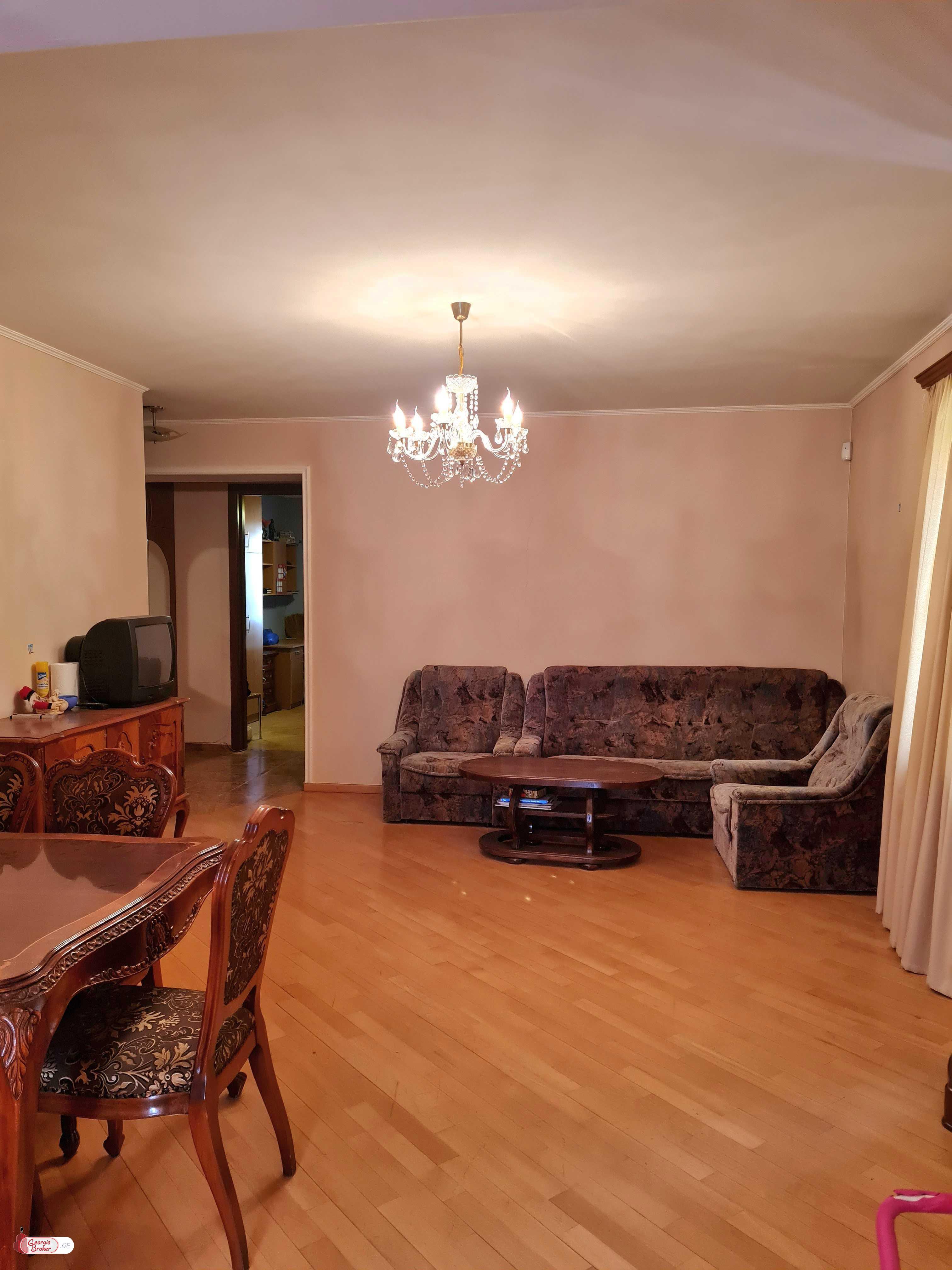 იყიდება ახალი გარემონტებული 3 ოთახიანი ბინა