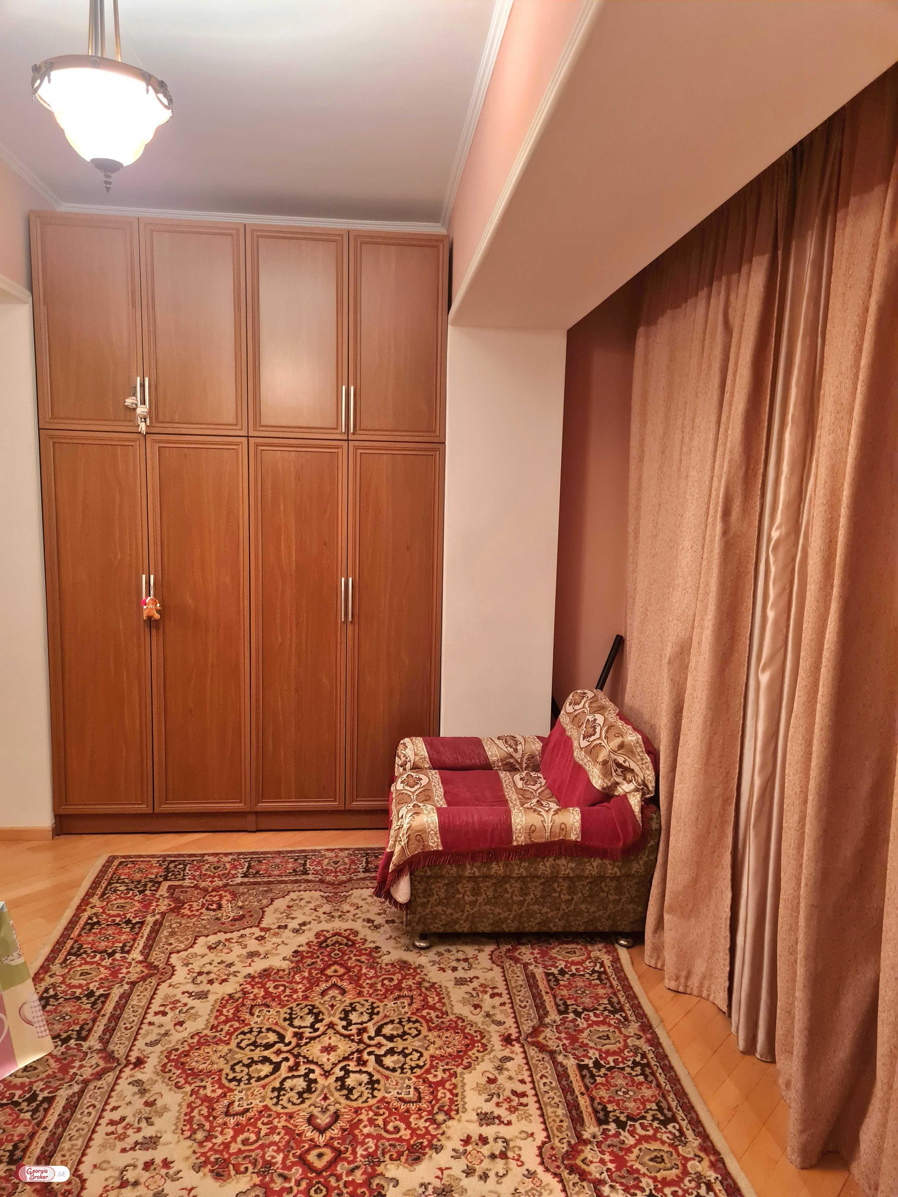 იყიდება ახალი გარემონტებული 3 ოთახიანი ბინა