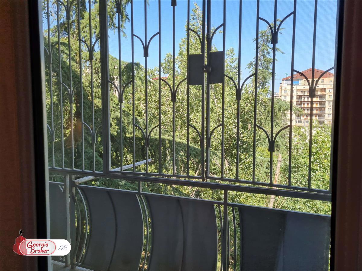 იყიდება ახალი გარემონტებული 3 ოთახიანი ბინა