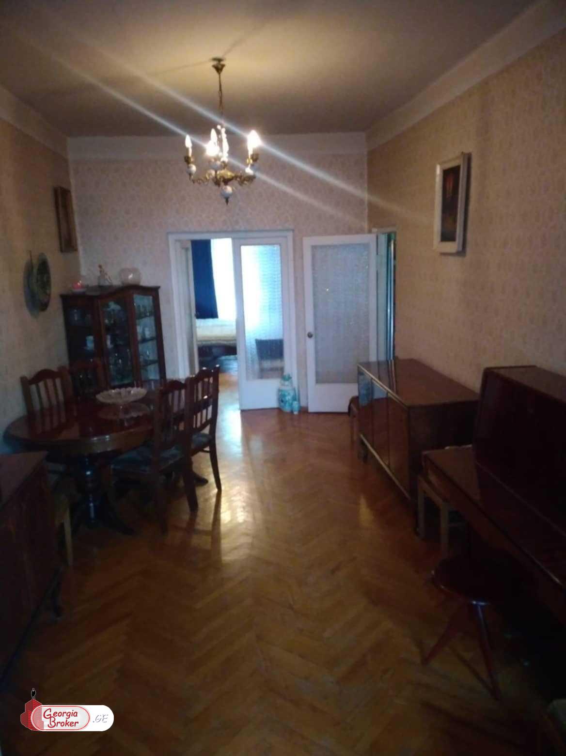 იყიდება ახალი გარემონტებული 4 ოთახიანი ბინა