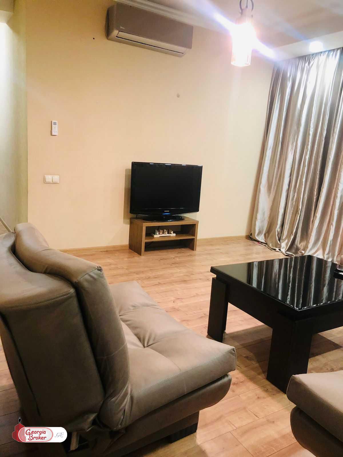 продается квартира с новым ремонтом 3-комнаты