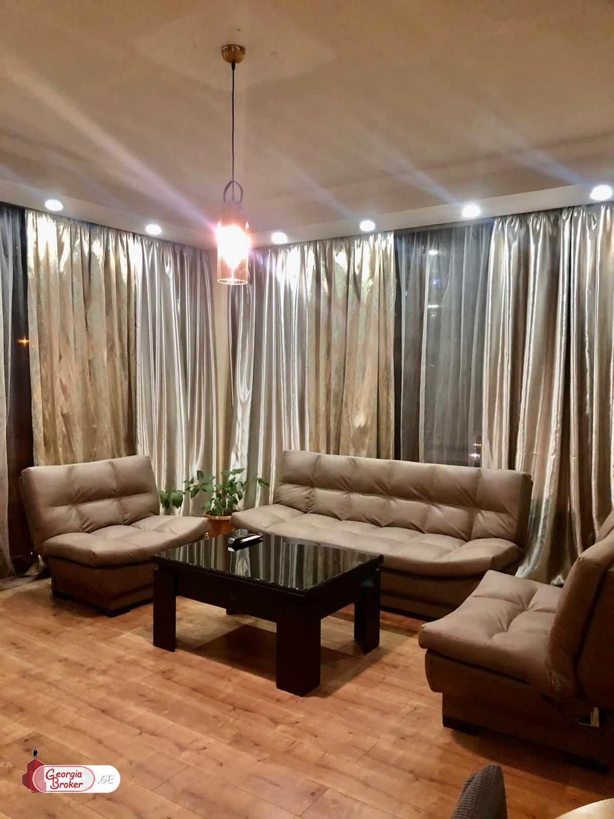 продается квартира с новым ремонтом 3-комнаты