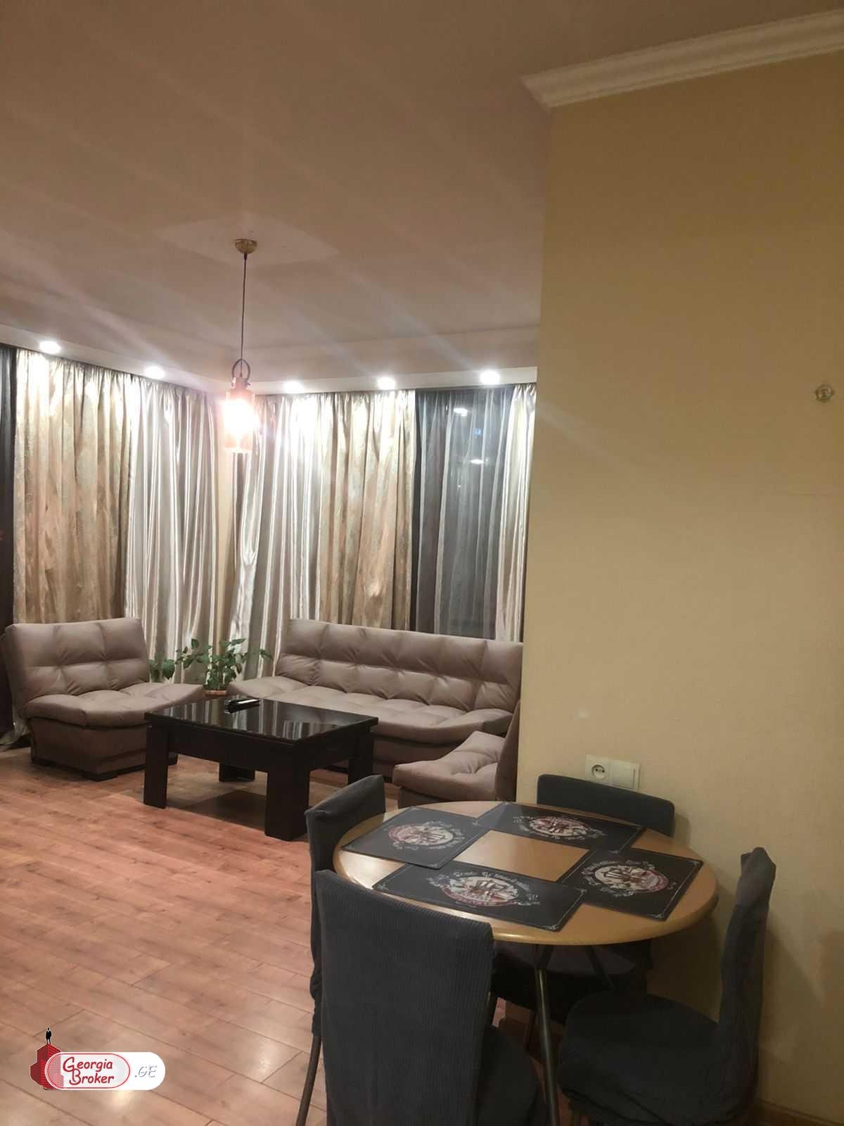 продается квартира с новым ремонтом 3-комнаты