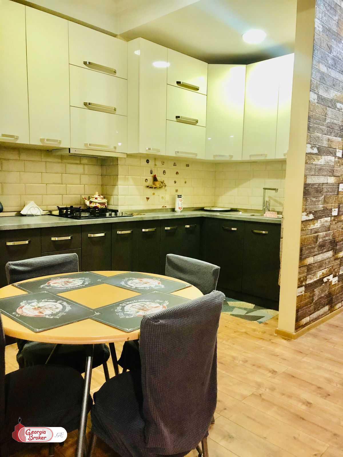 продается квартира с новым ремонтом 3-комнаты