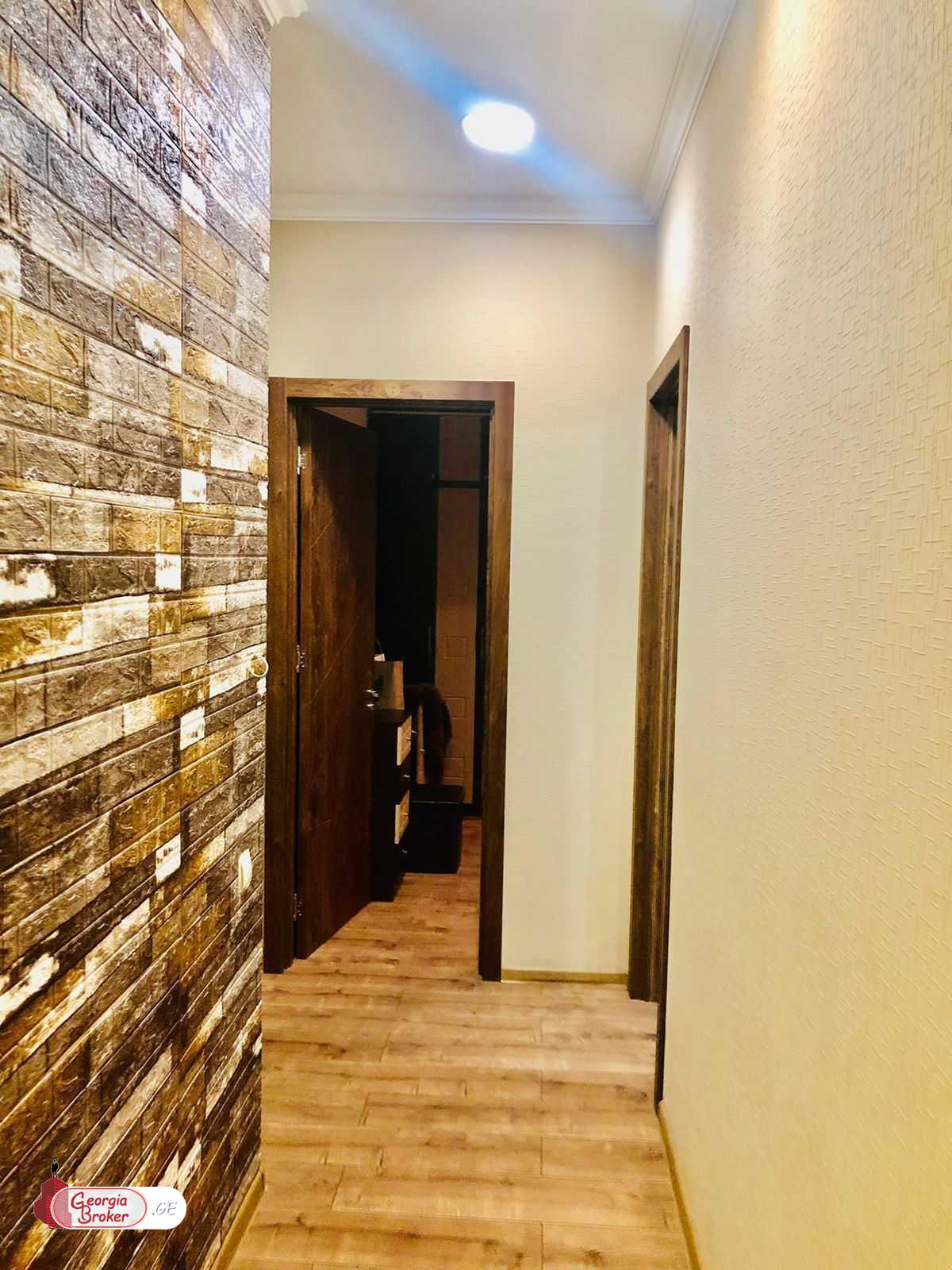 продается квартира с новым ремонтом 3-комнаты