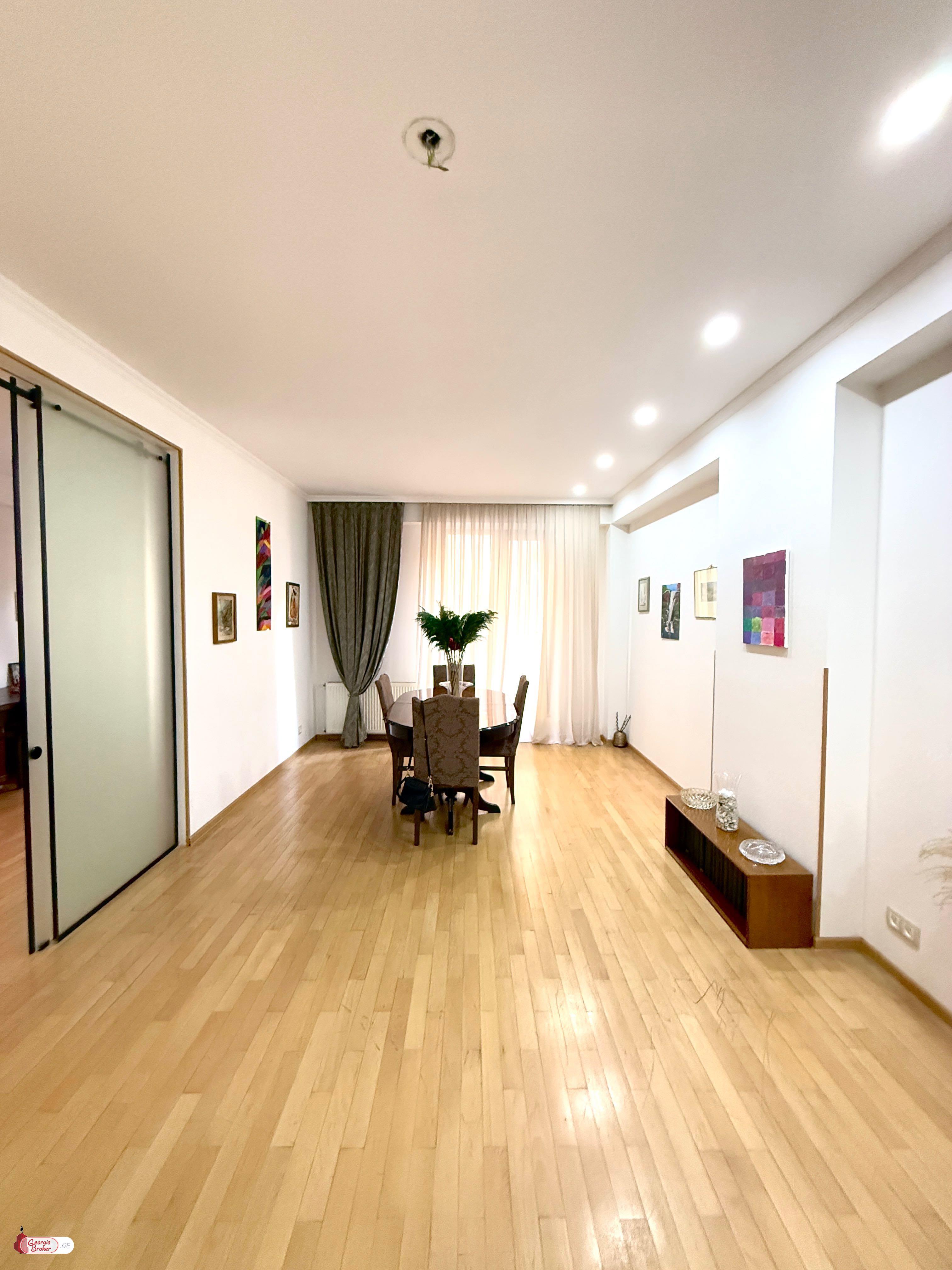 იყიდება ახალი გარემონტებული 4 ოთახიანი ბინა