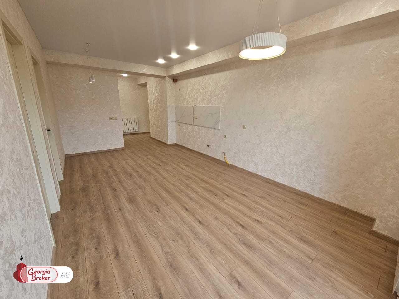 продается квартира с новым ремонтом 4-комнаты