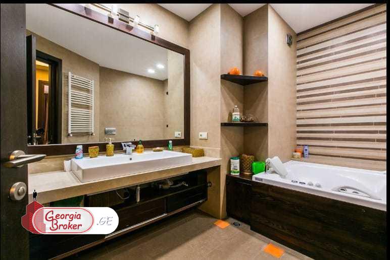 в аренду квартира с новым ремонтом 4-комнаты