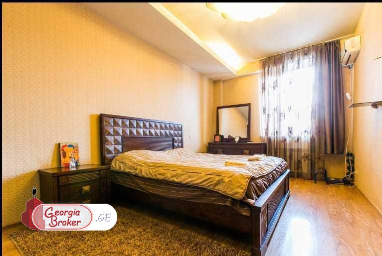 в аренду квартира с новым ремонтом 4-комнаты