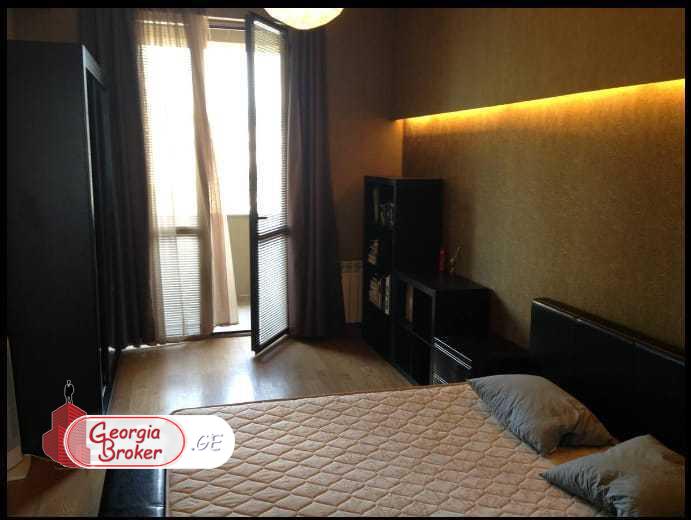 в аренду квартира с новым ремонтом 4-комнаты