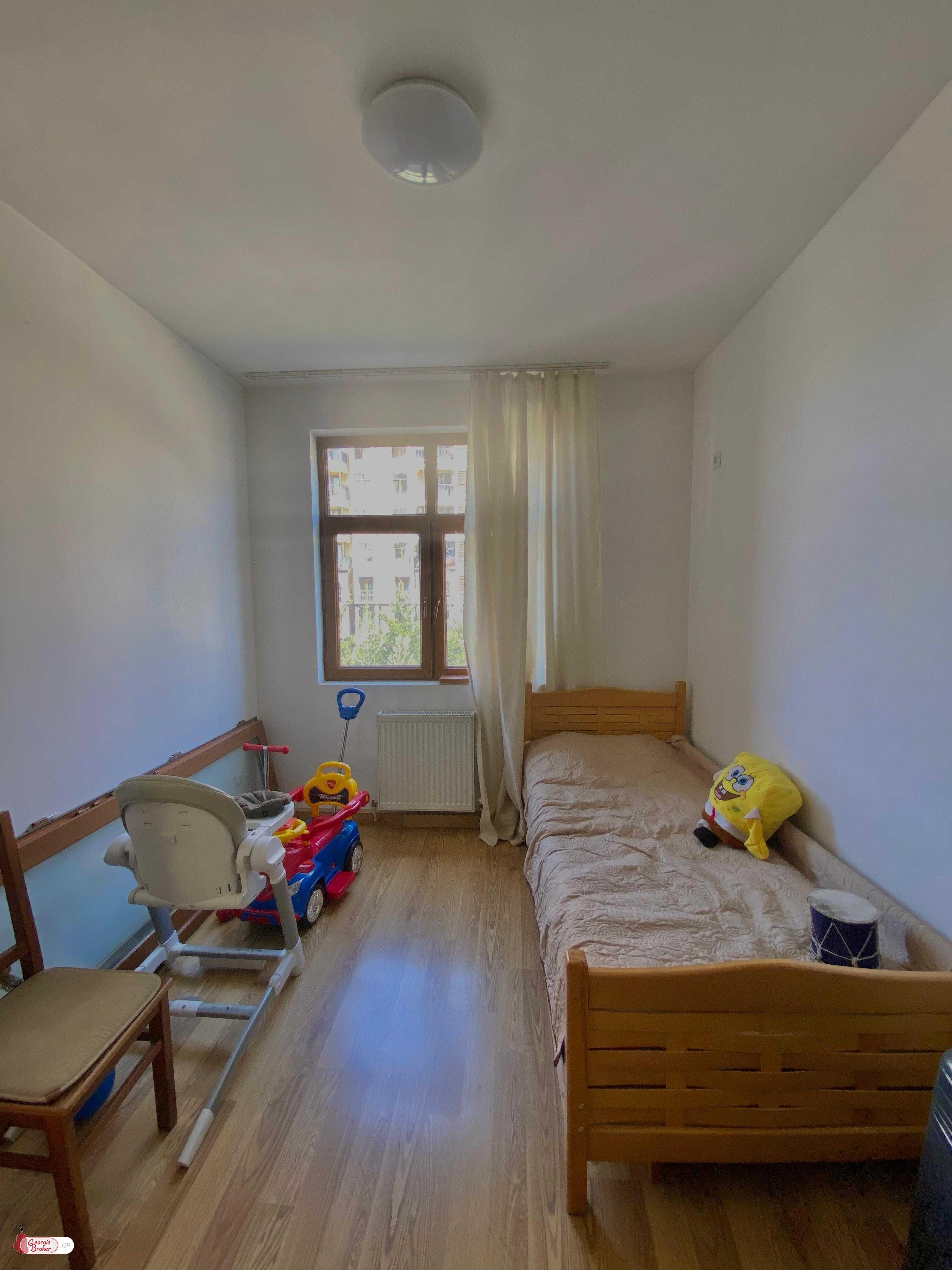 продается квартира с новым ремонтом 4-комнаты