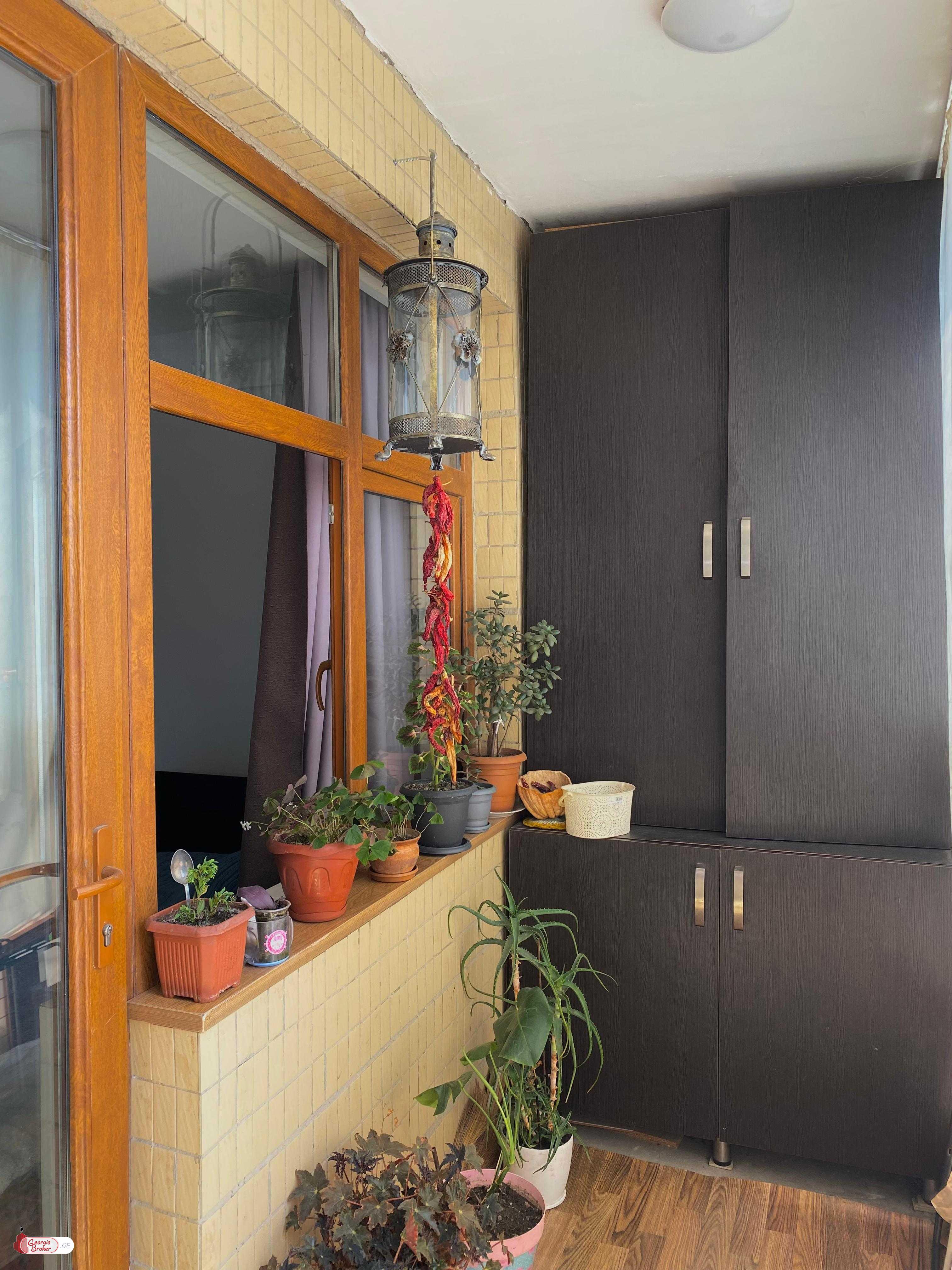 продается квартира с новым ремонтом 4-комнаты